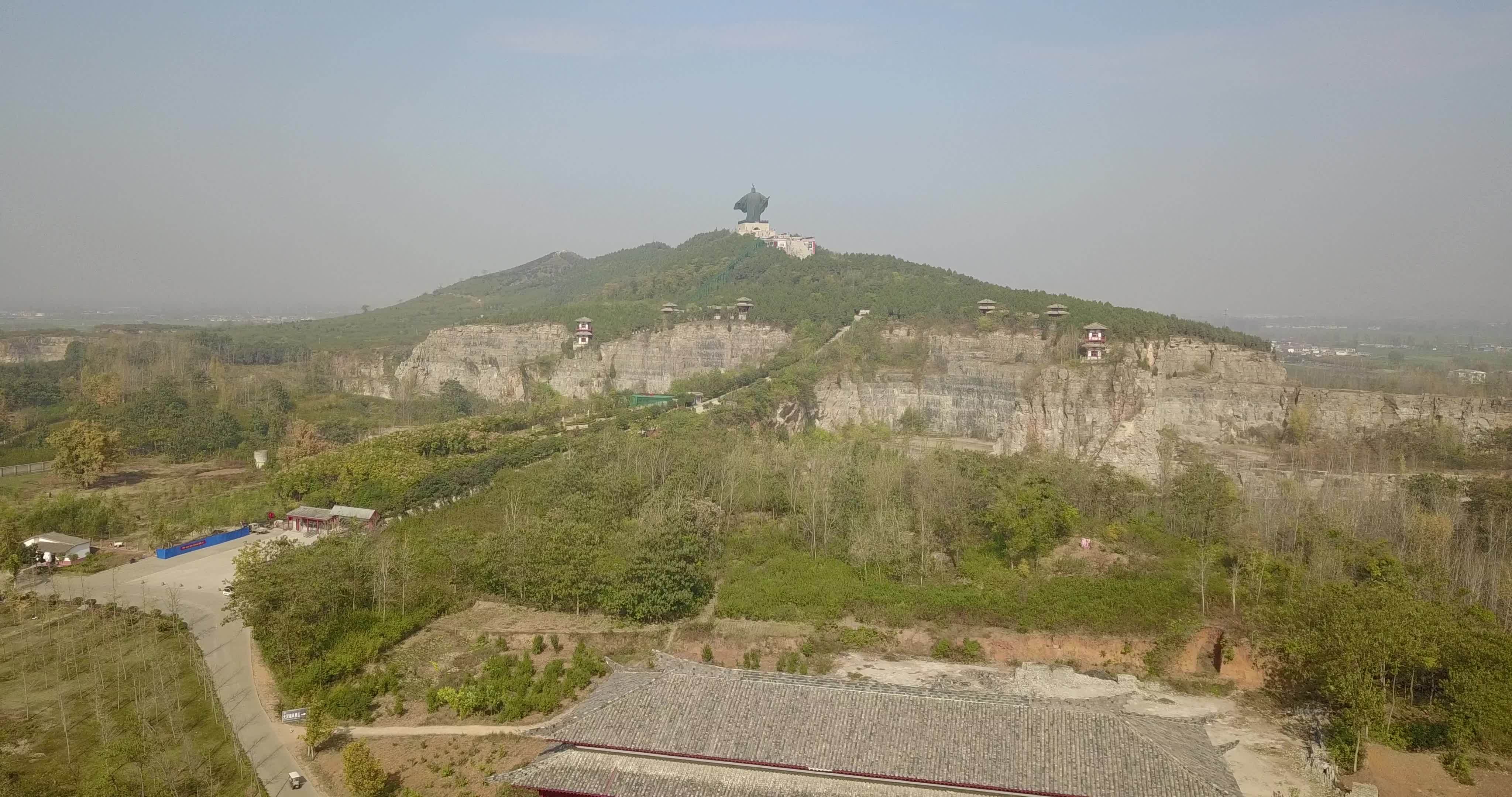 永城芒砀山刘邦像及旅游区航拍视频资料视频素材画面1