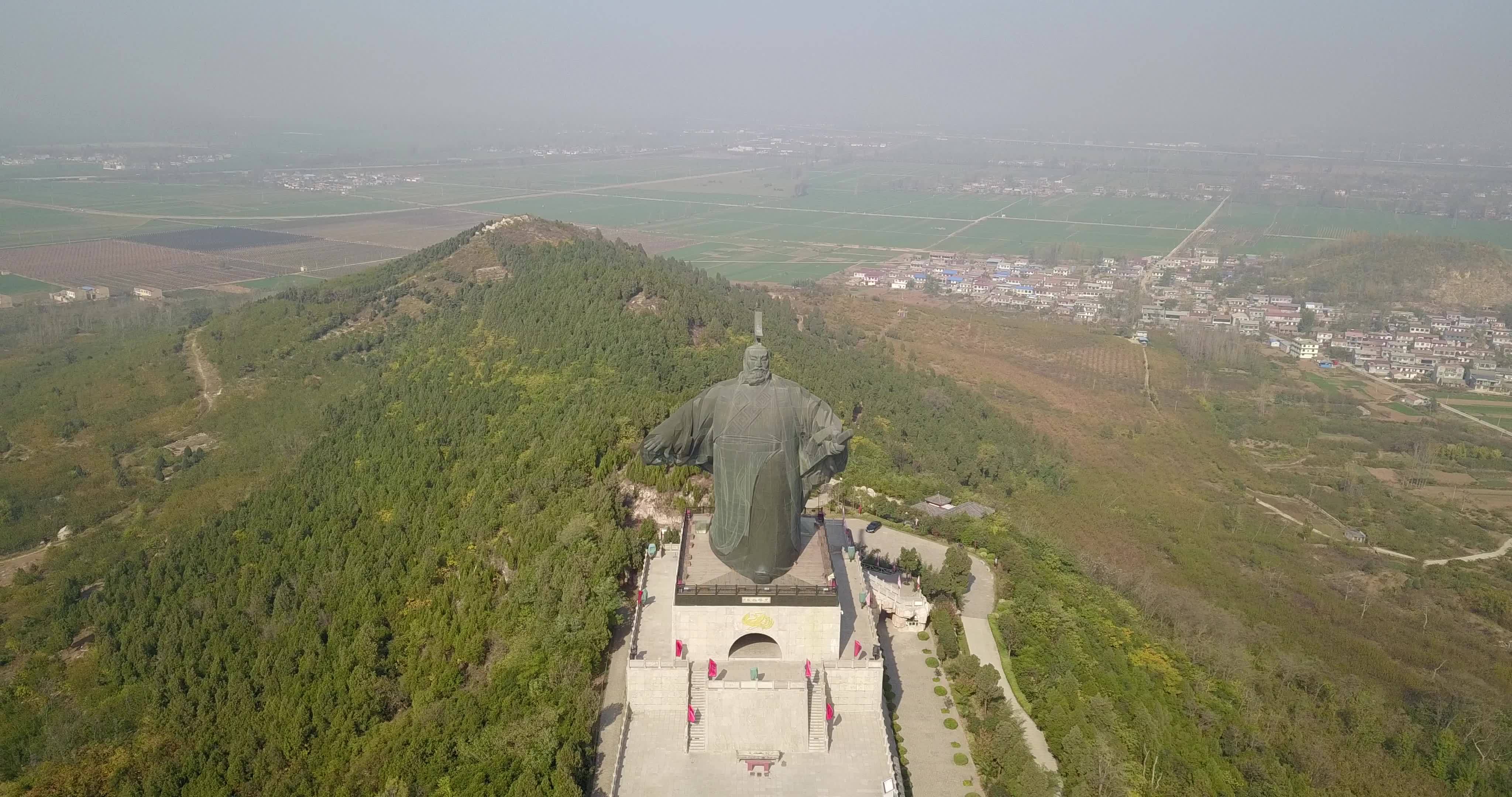 永城芒砀山刘邦像及旅游区航拍视频资料视频素材画面1
