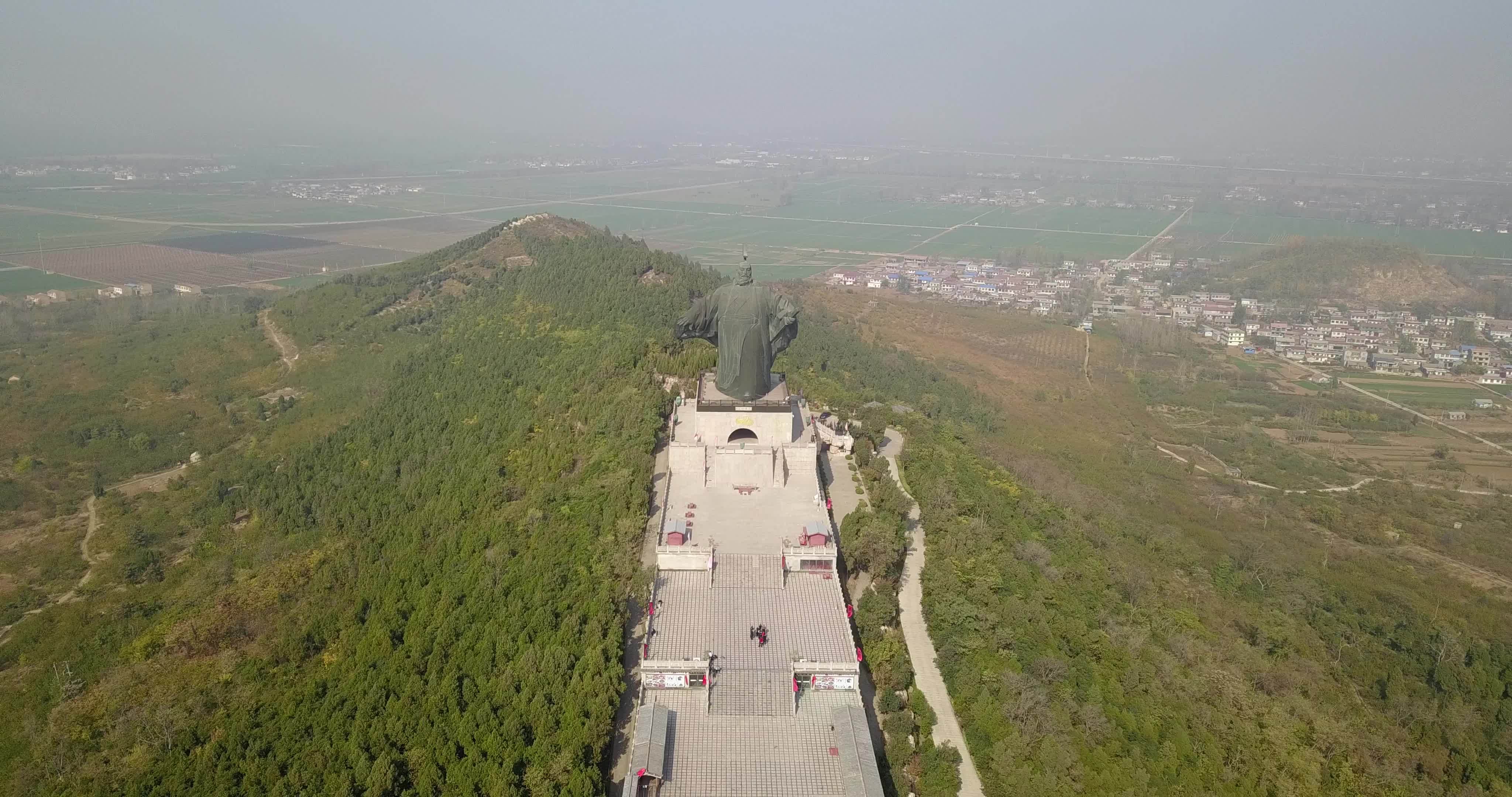 永城芒砀山刘邦像及旅游区航拍视频资料视频素材画面1