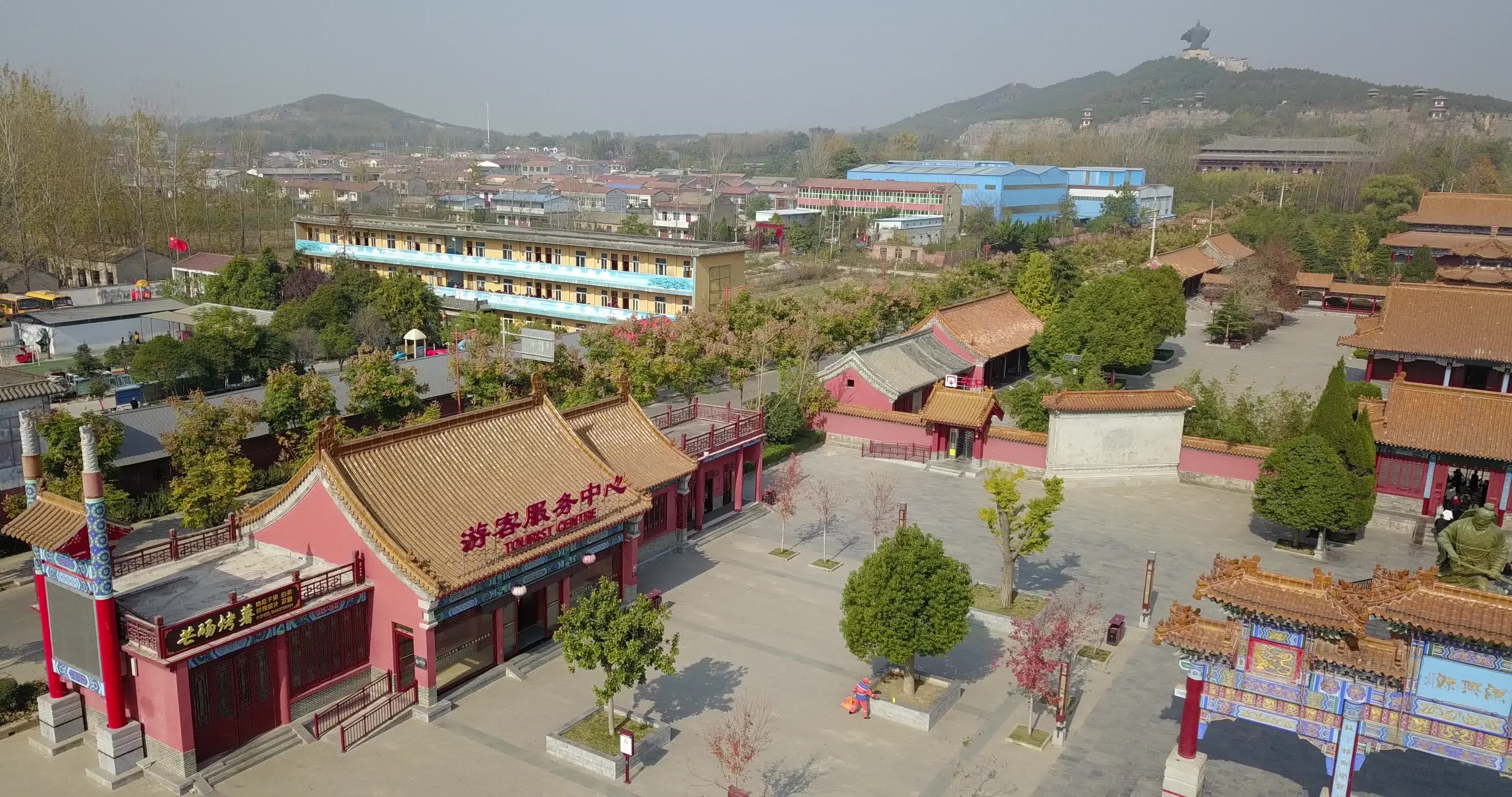 永城芒砀山刘邦像及旅游区航拍视频资料视频素材画面1
