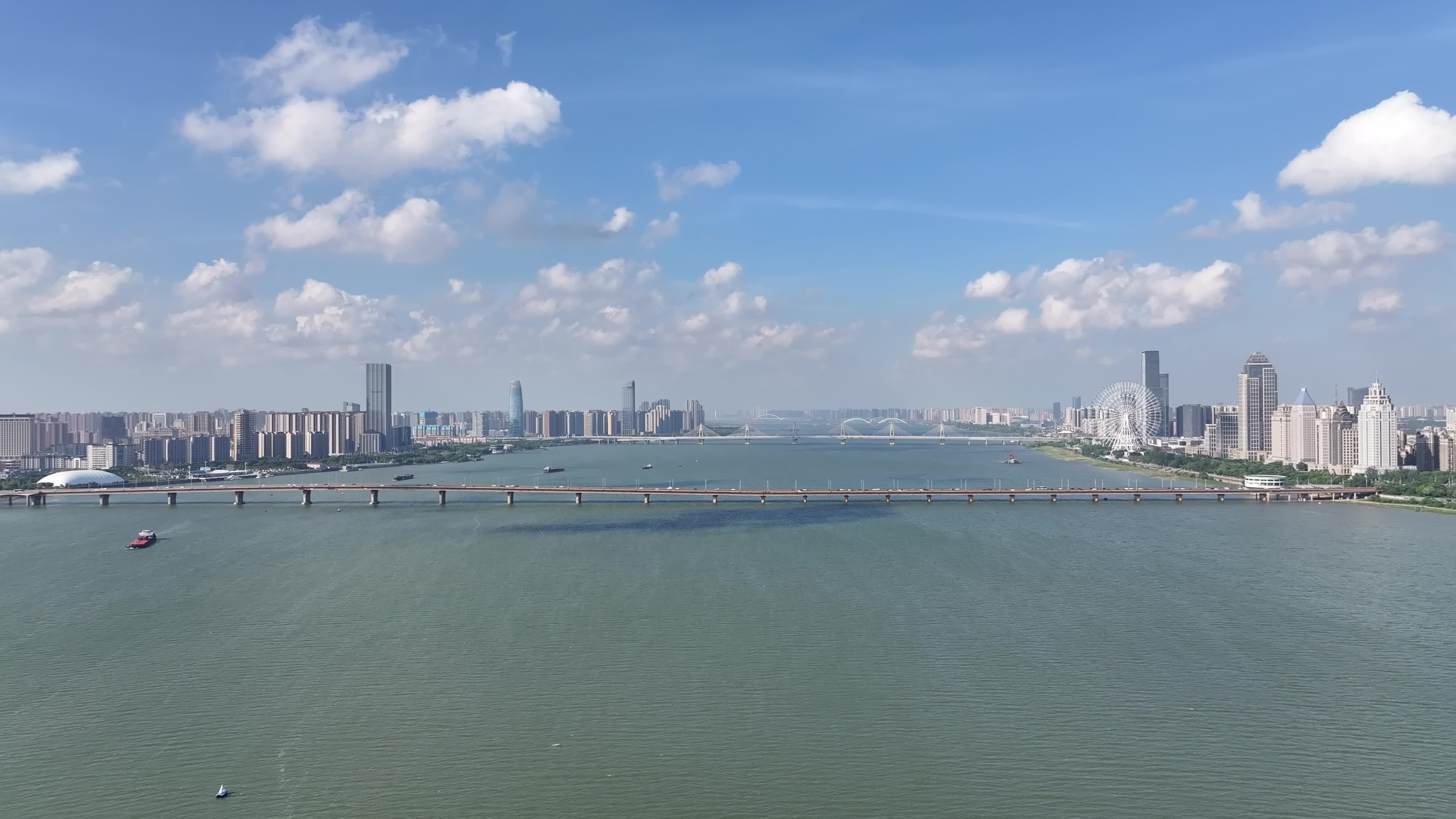 南昌赣江两岸航拍视频素材画面1