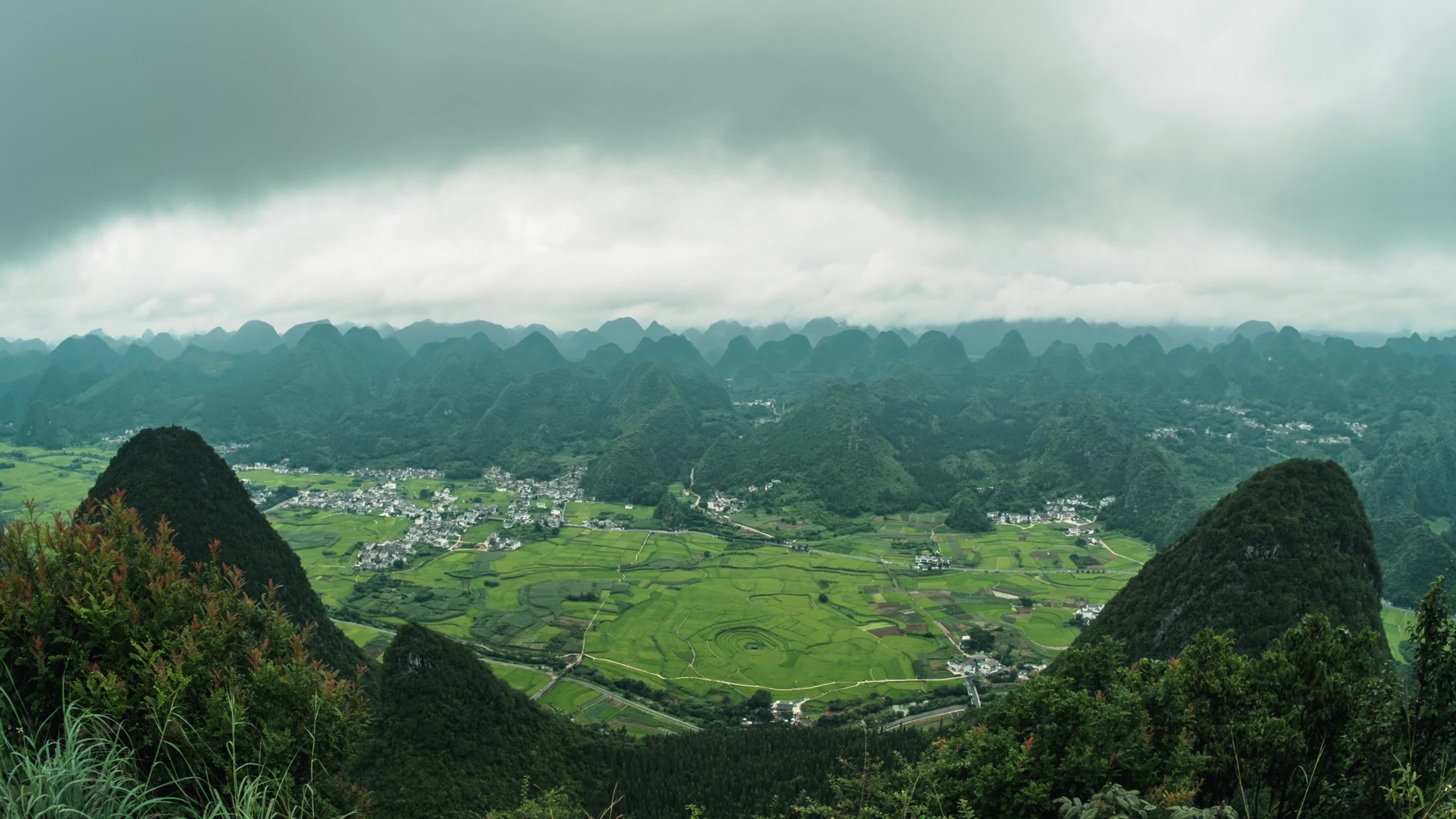 万峰林云海云雾延时视频素材画面1