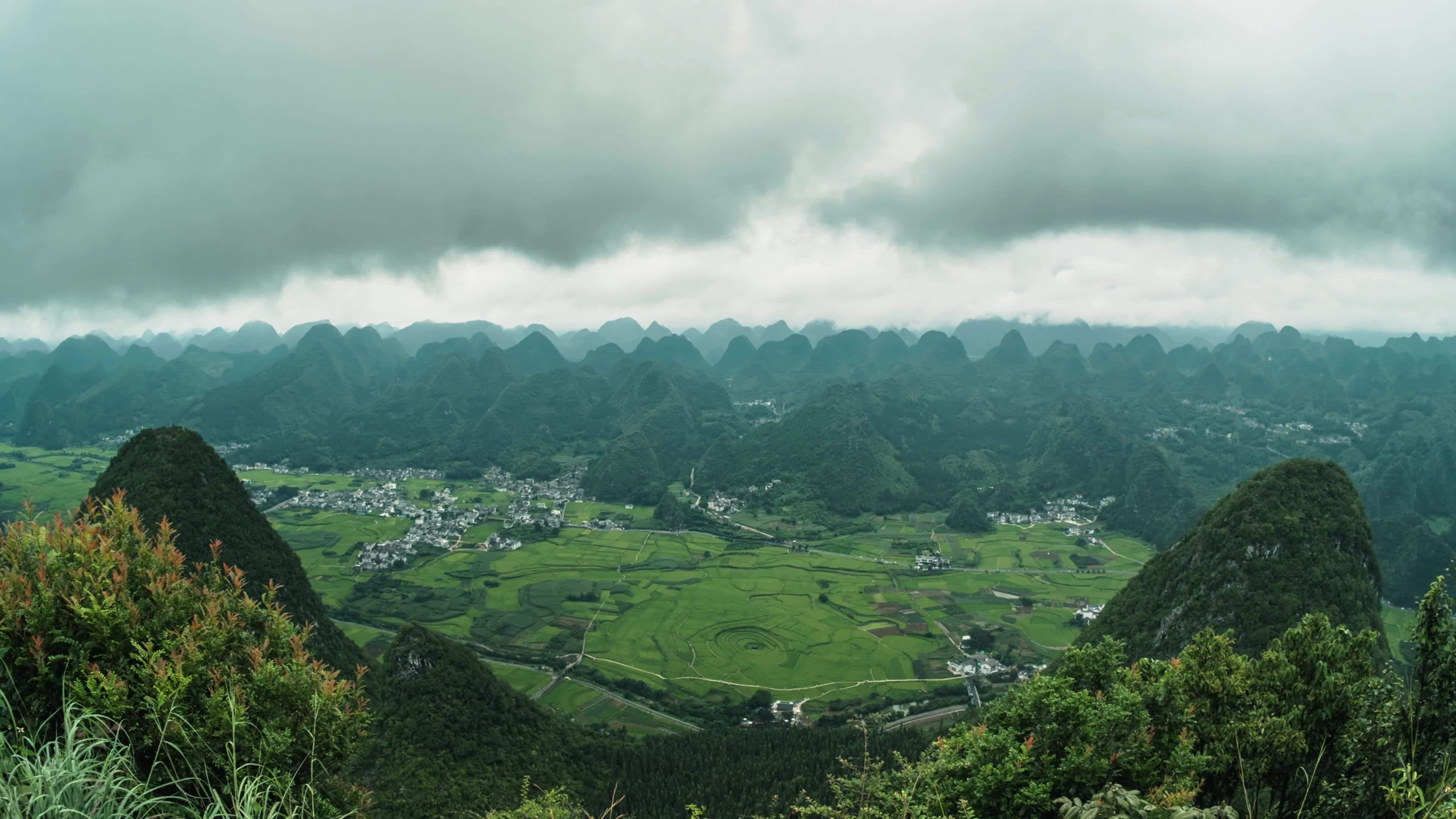 万峰林云海云雾延时视频素材画面3