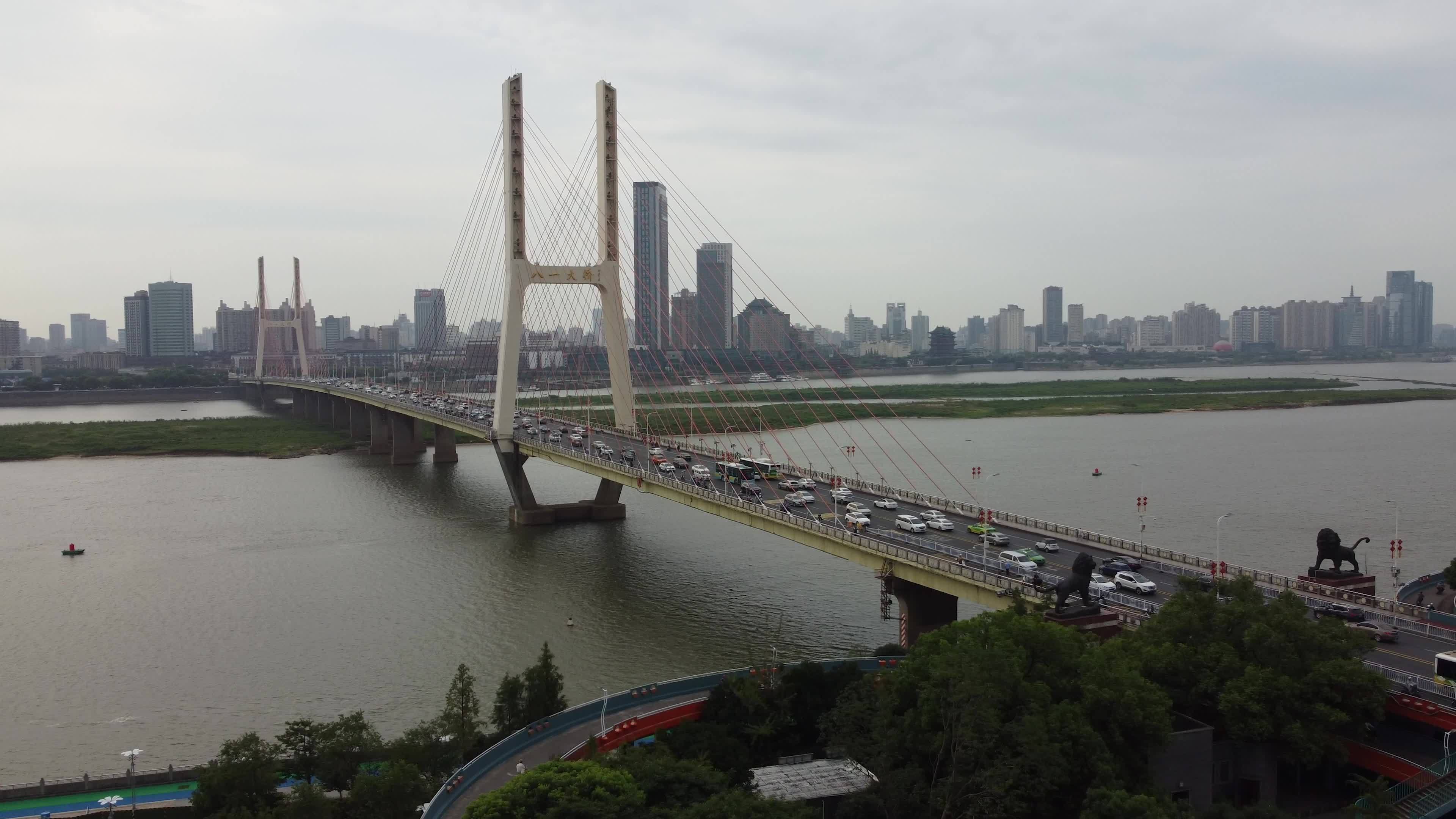 南昌八一大桥视频素材画面2