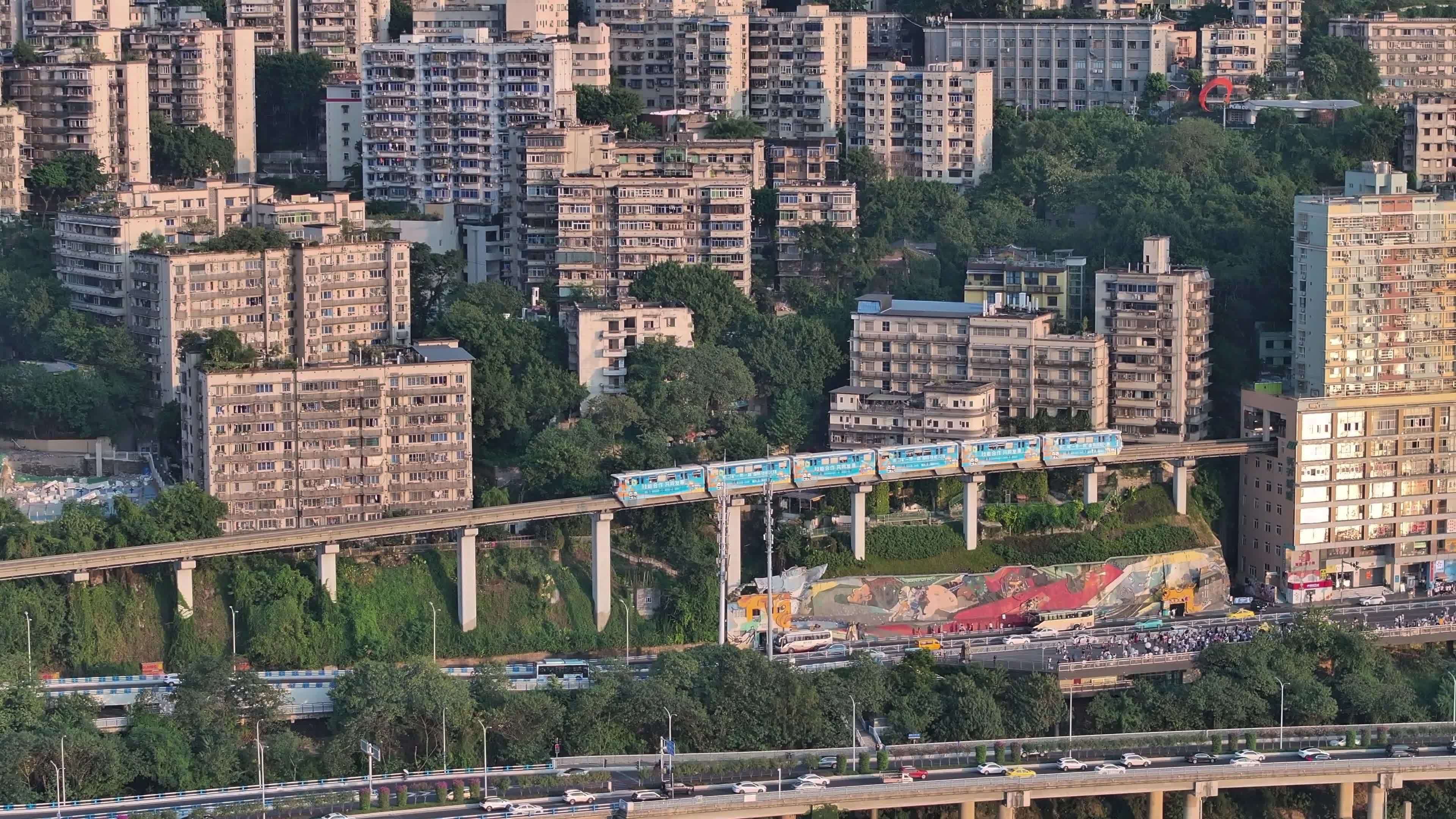 李子坝，轻轨穿楼，牛角沱，重庆轨道交通视频素材画面1
