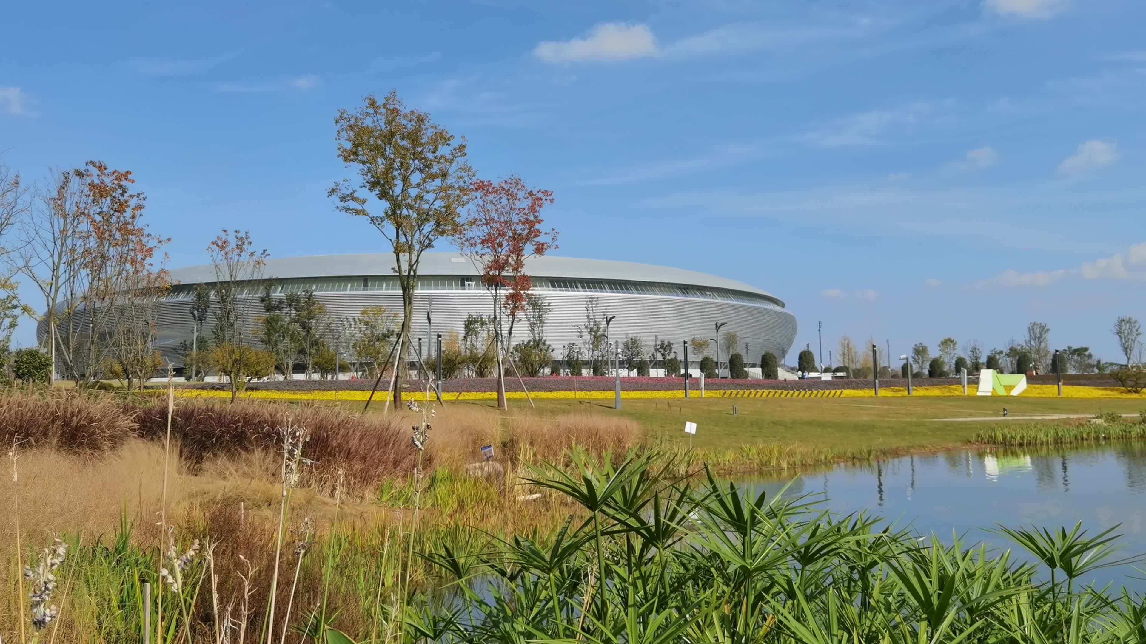成都东安湖体育公园大运会主场馆视频素材画面4