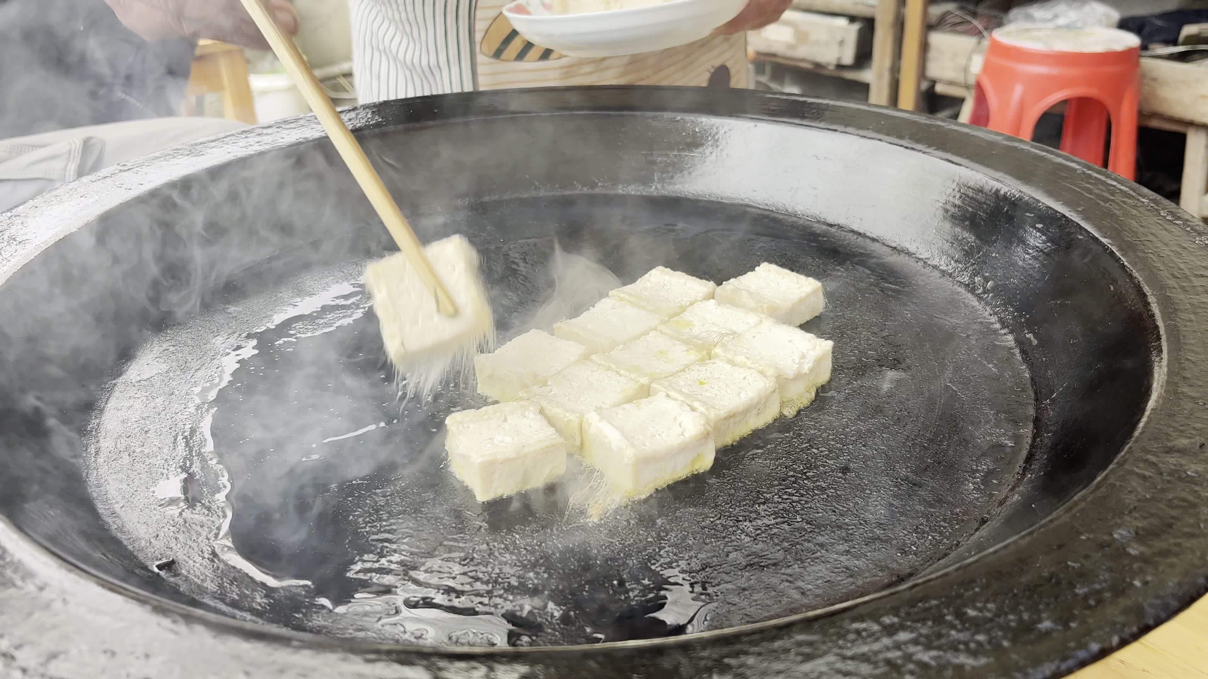 无水印视频徽州炸毛豆腐视频素材画面4