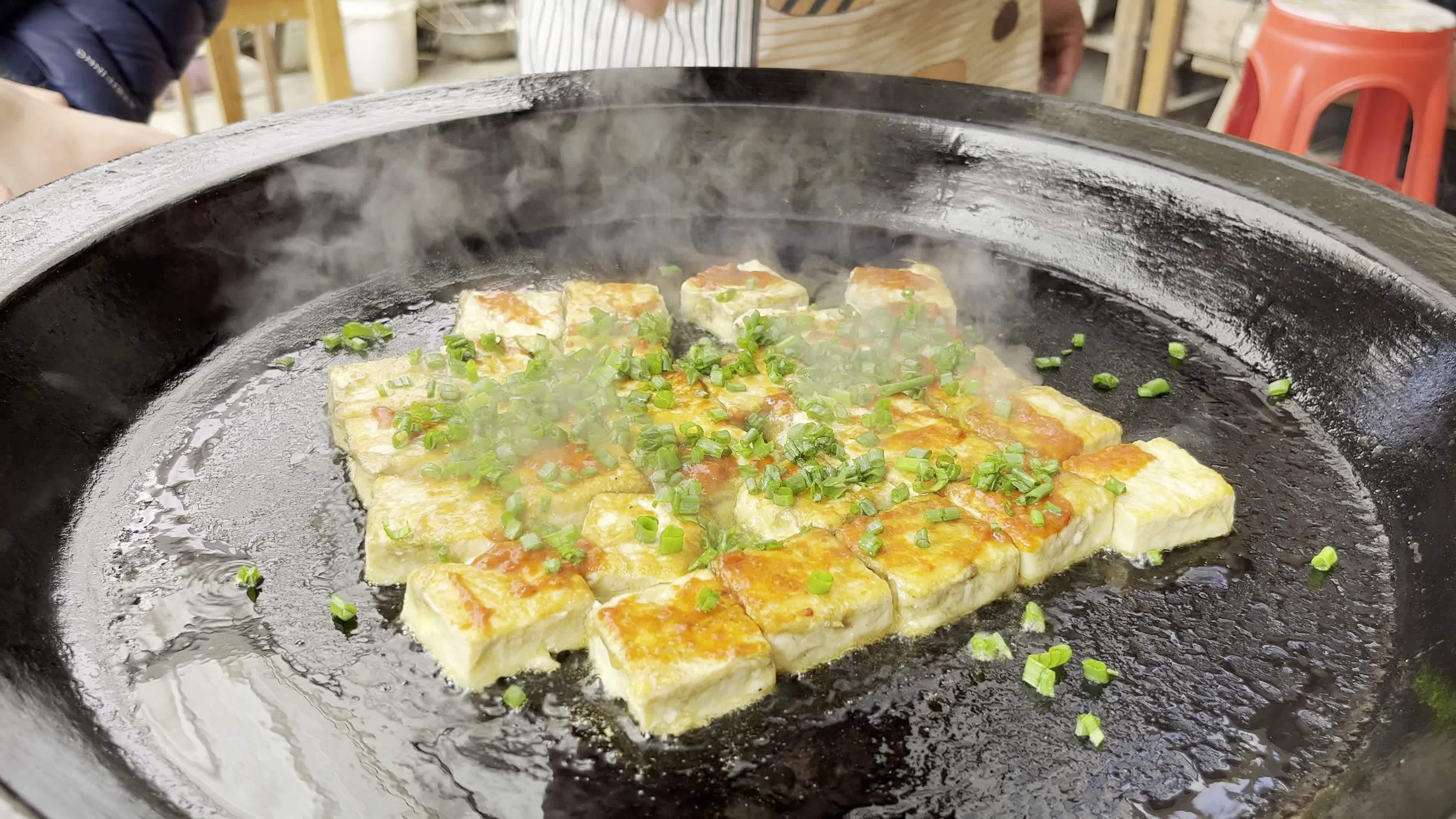 无水印视频徽州炸毛豆腐视频素材画面3