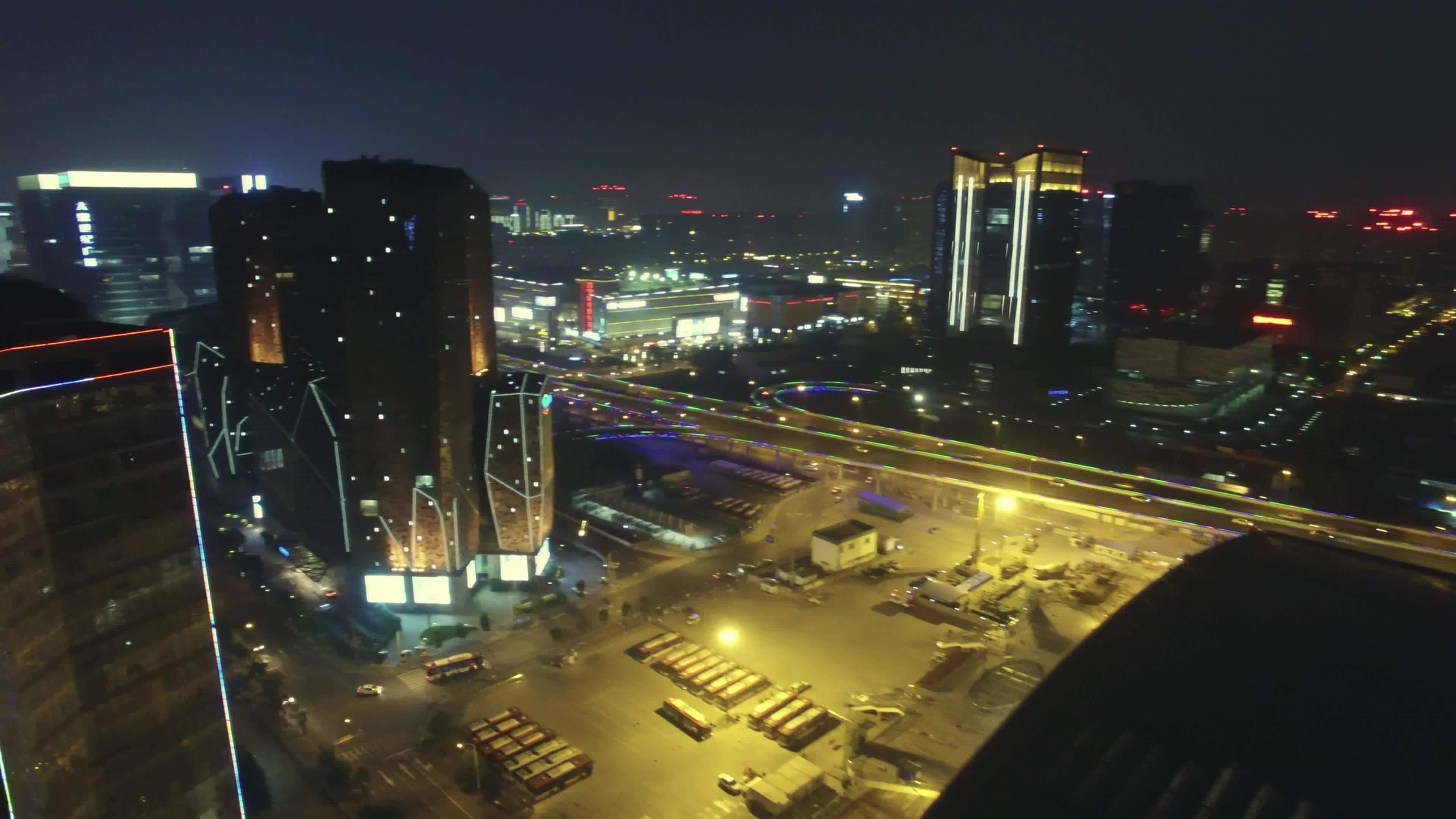 成都凯德广场火车南站夜景航拍视频素材画面4