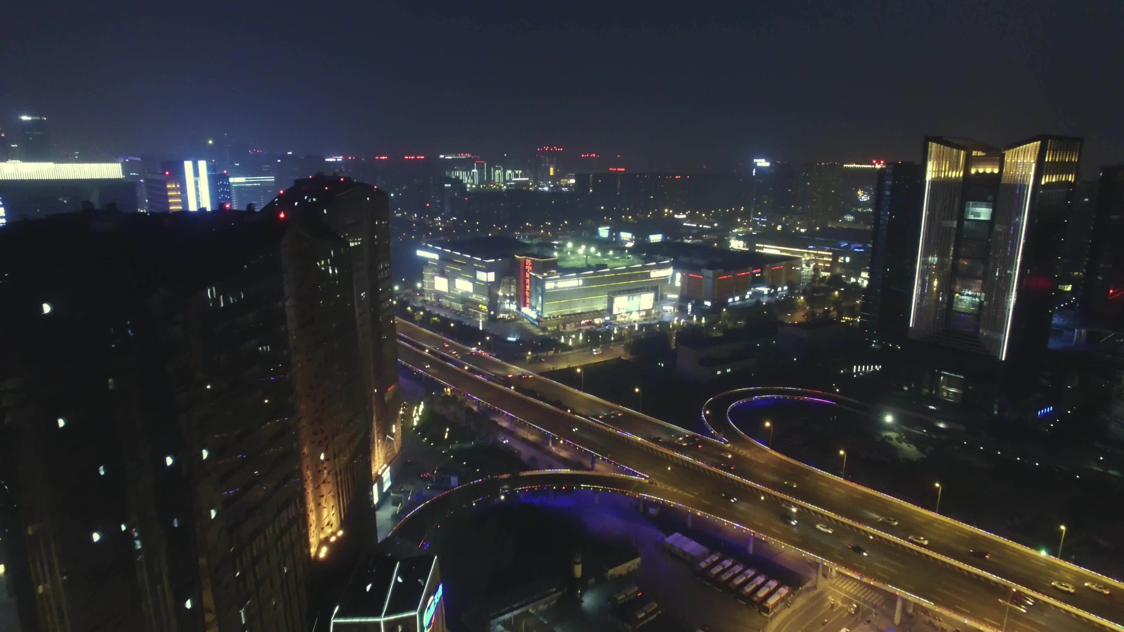 成都火车南站夜景航拍视频素材画面1