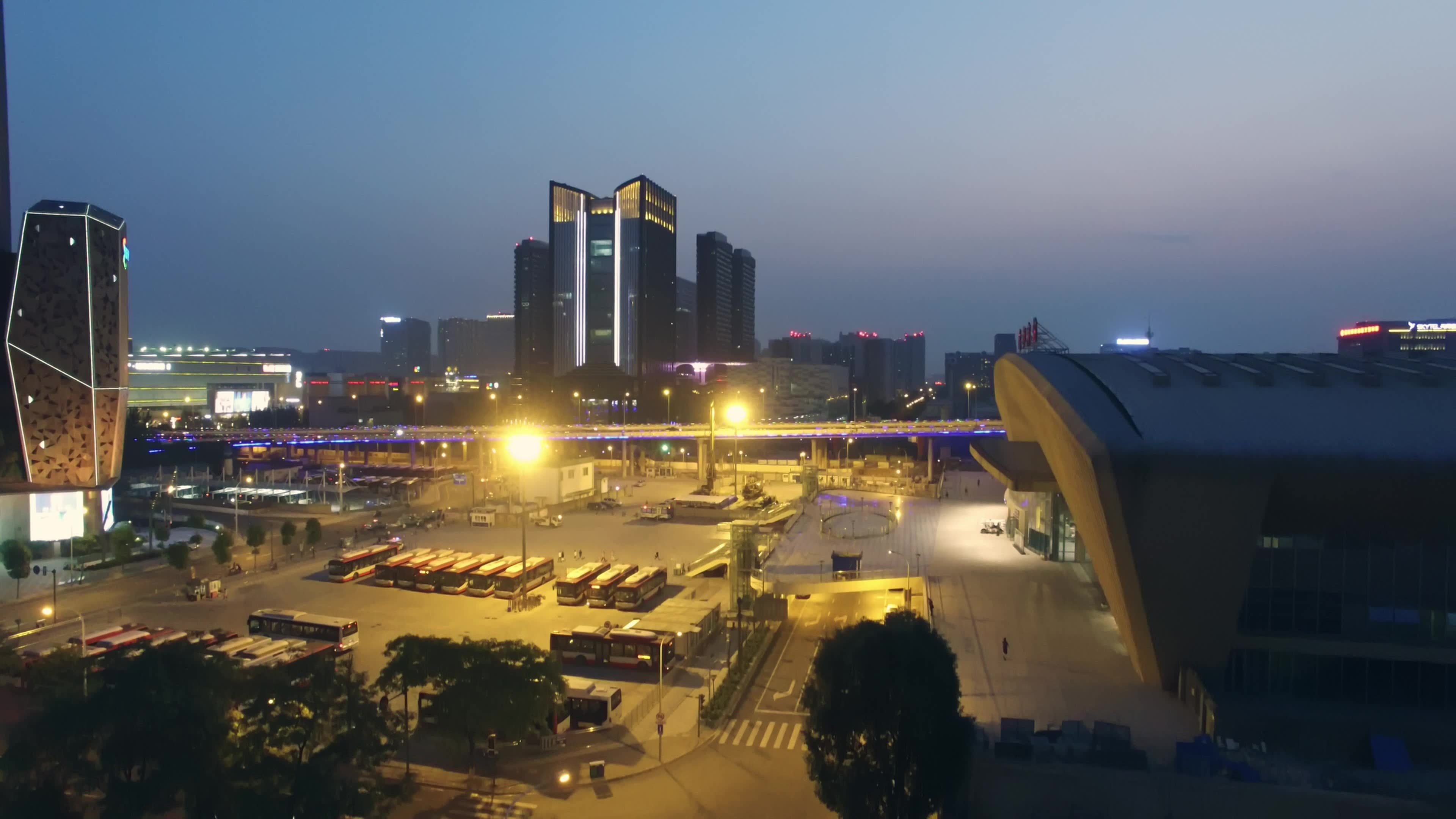 成都南门高铁站天府立交桥夜景航拍视频素材画面4