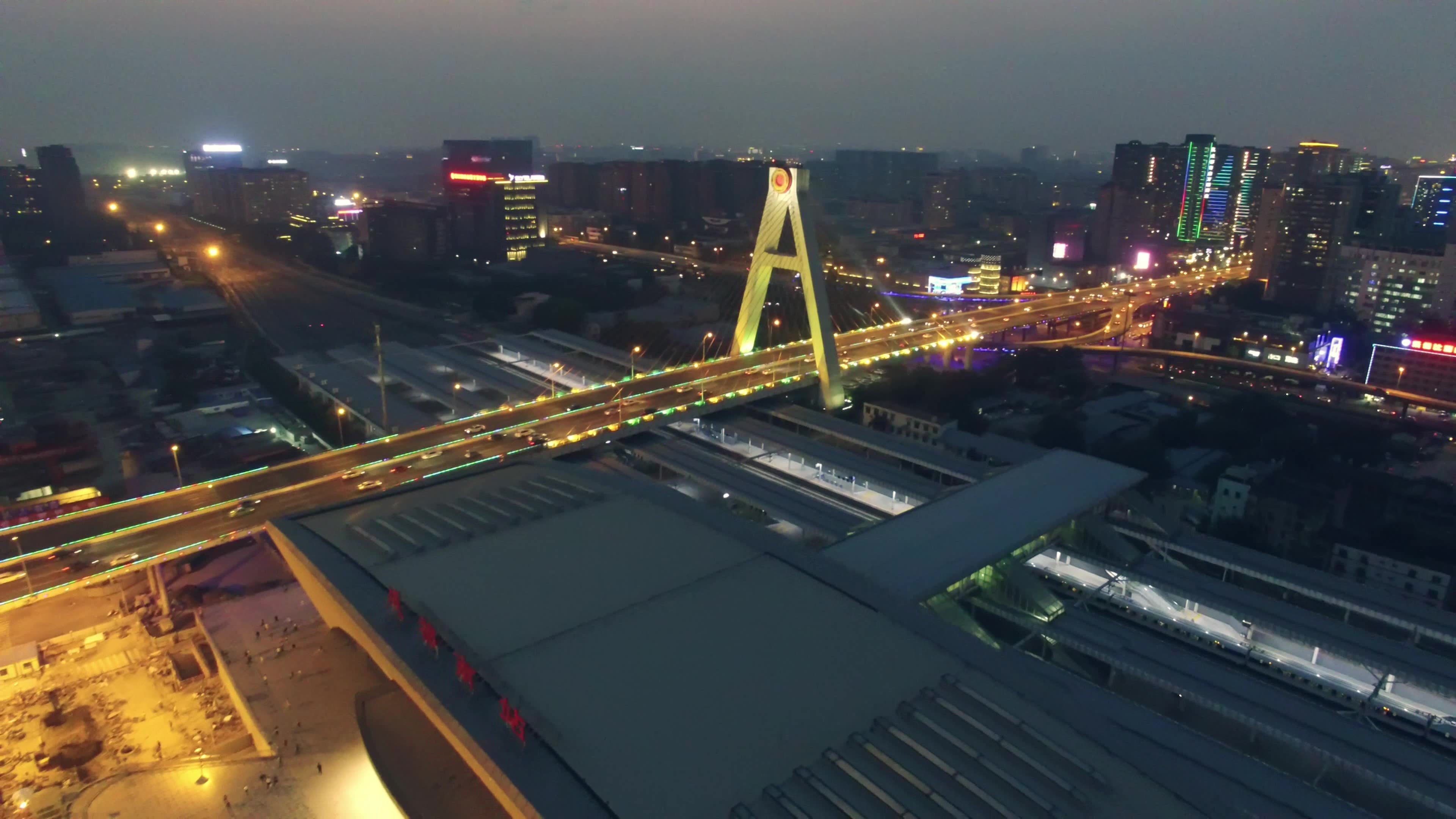 成都天府立交桥火车南站夜景航拍视频素材画面2