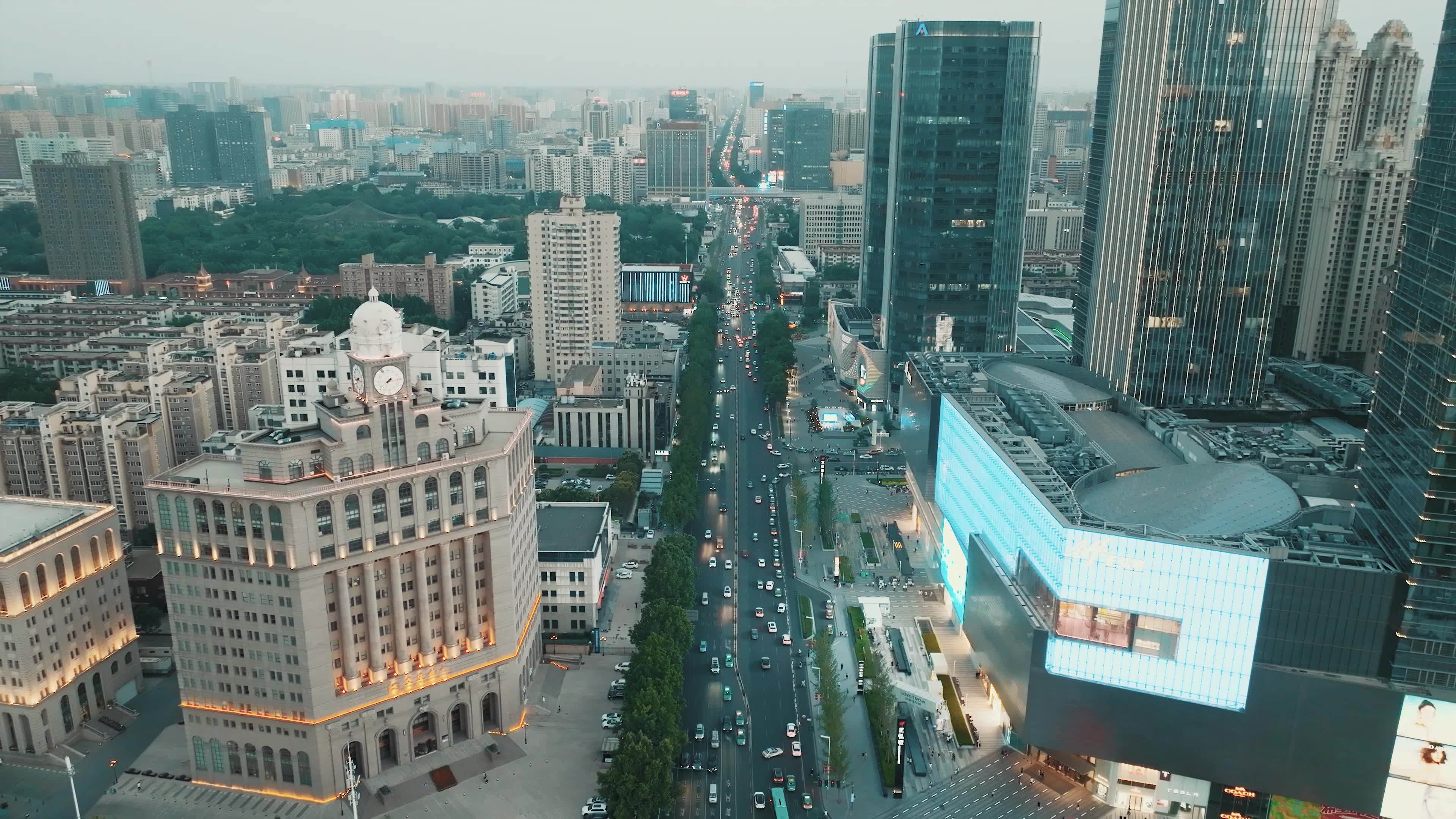 郑州花园路正弘城城市航拍4k视频素材画面2