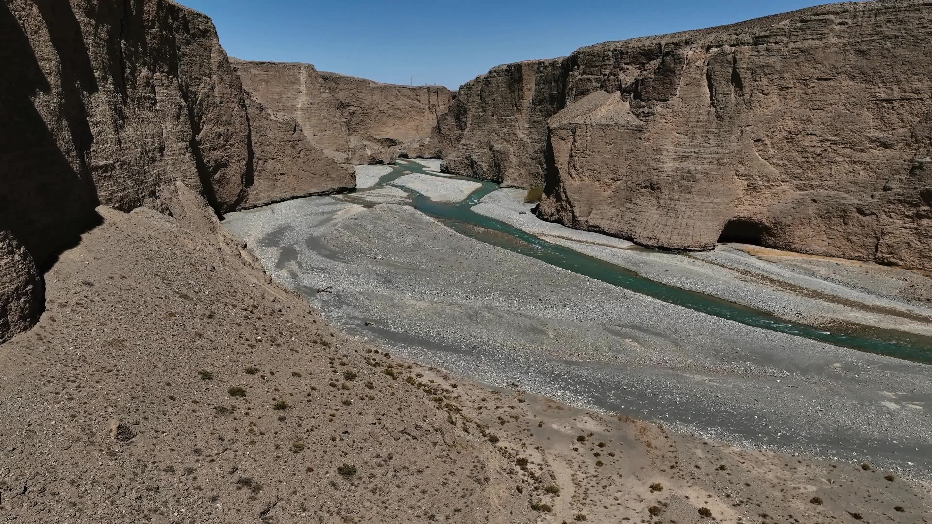 航拍甘肃嘉峪关讨赖河大峡谷22视频素材画面2