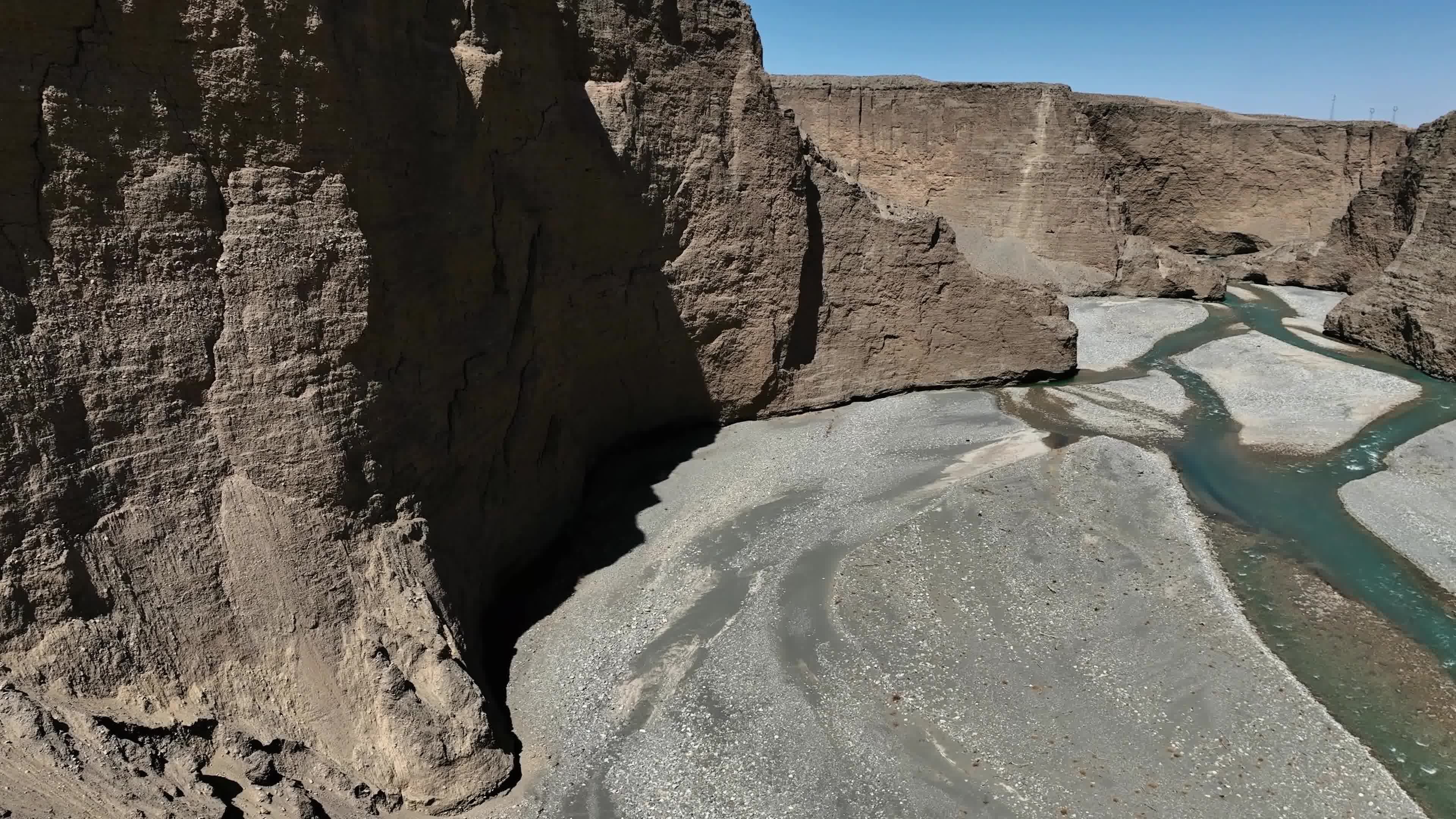 航拍甘肃嘉峪关讨赖河大峡谷23视频素材画面3
