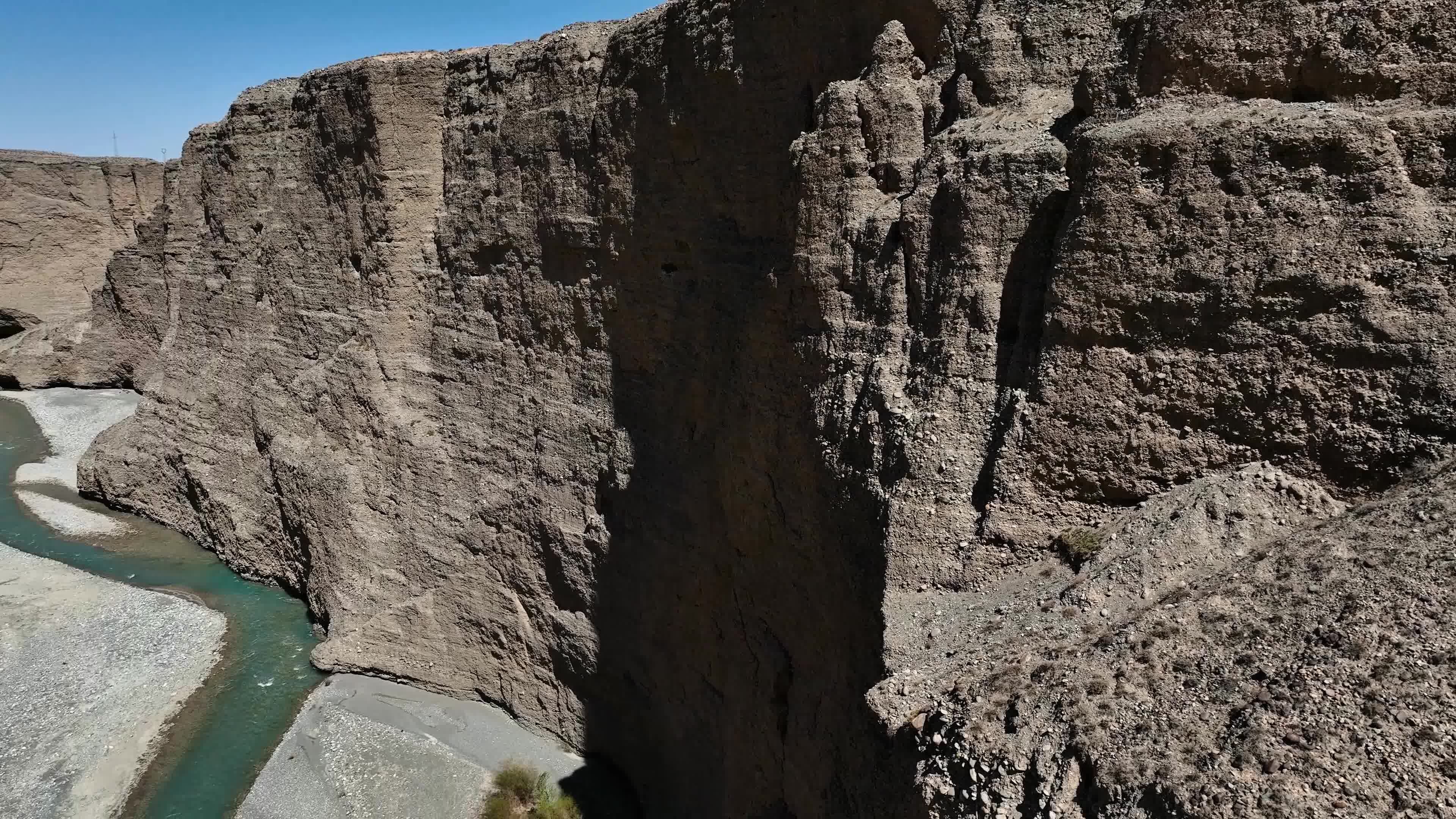 航拍甘肃嘉峪关讨赖河大峡谷24视频素材画面1