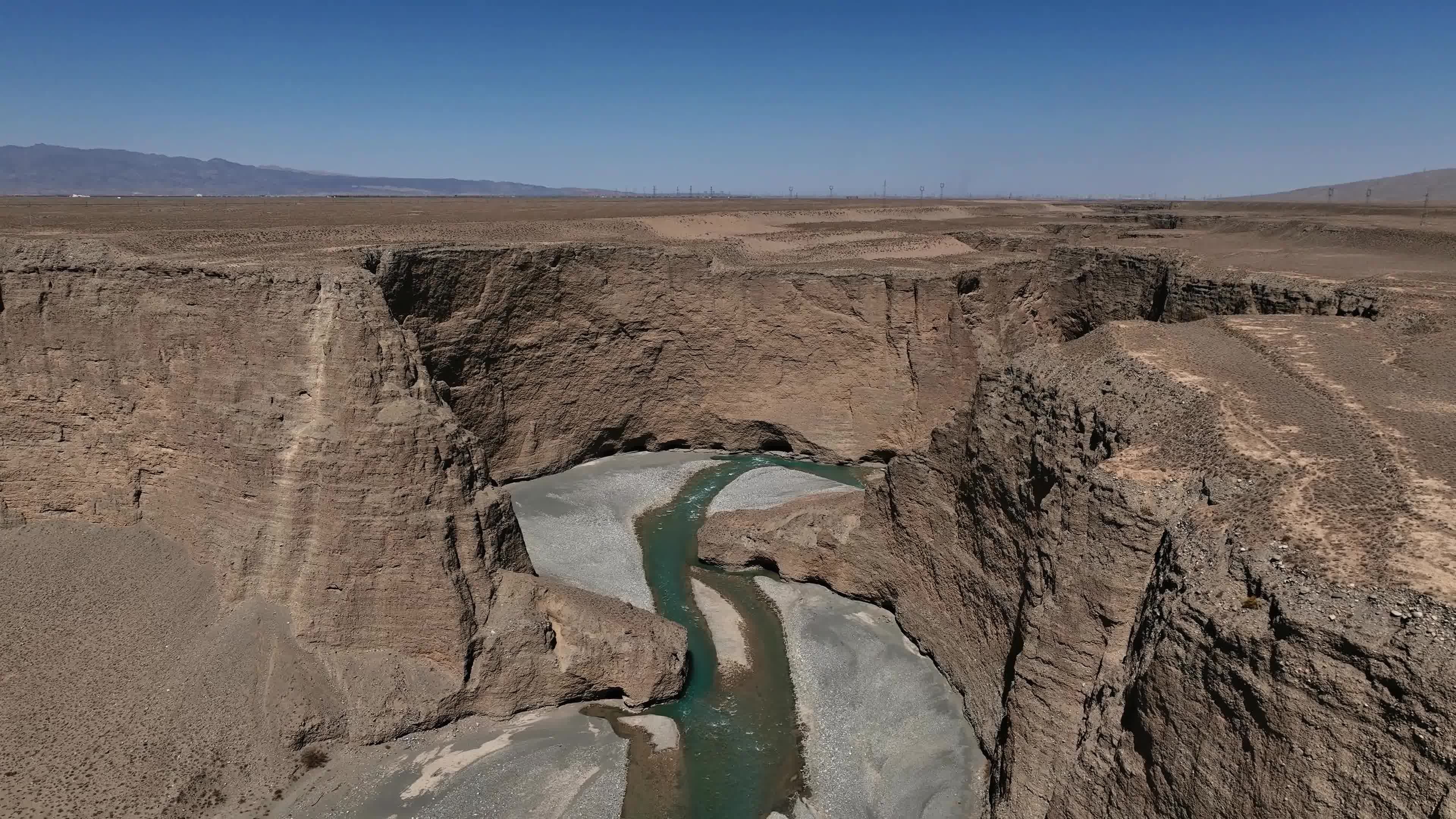 航拍甘肃嘉峪关讨赖河大峡谷26视频素材画面2