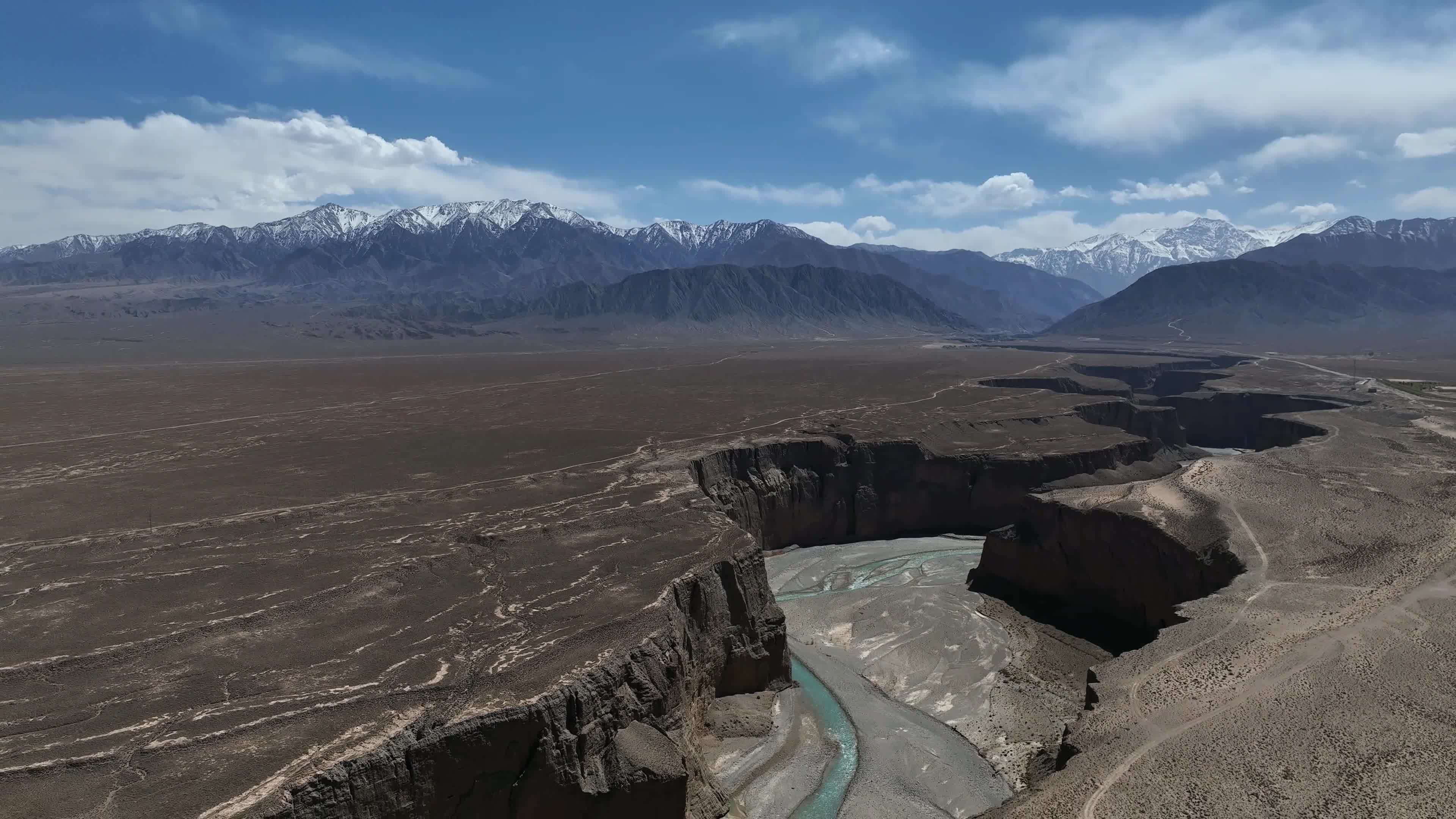 航拍甘肃嘉峪关讨赖河大峡谷28视频素材画面1