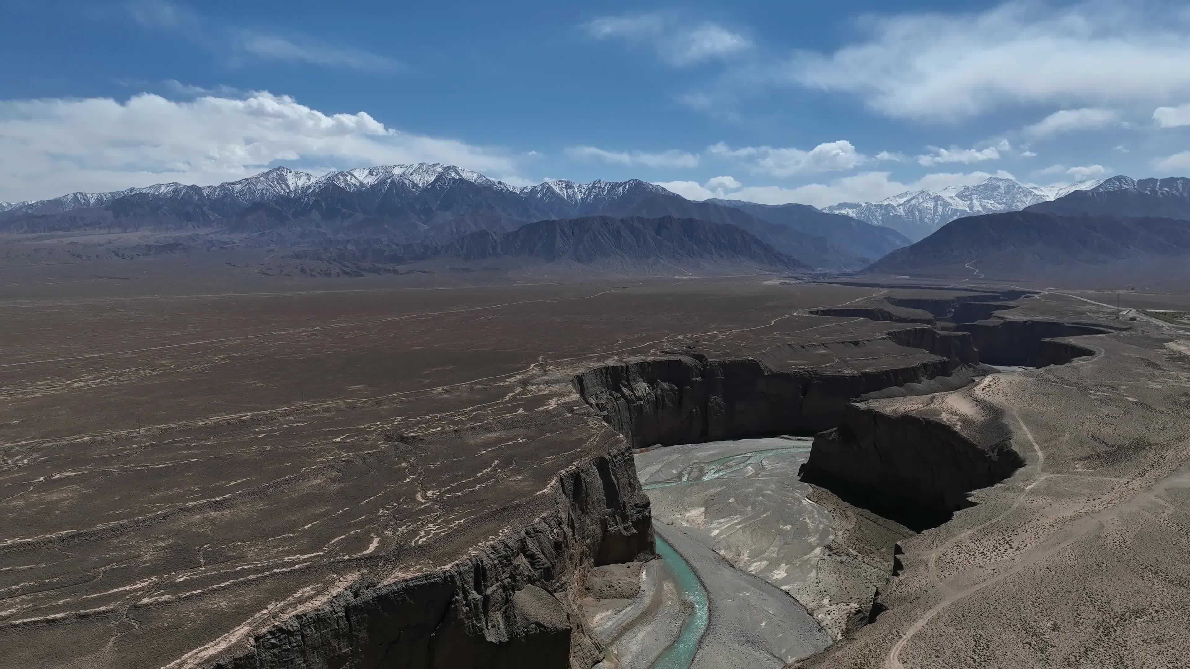 航拍甘肃嘉峪关讨赖河大峡谷28视频素材画面2