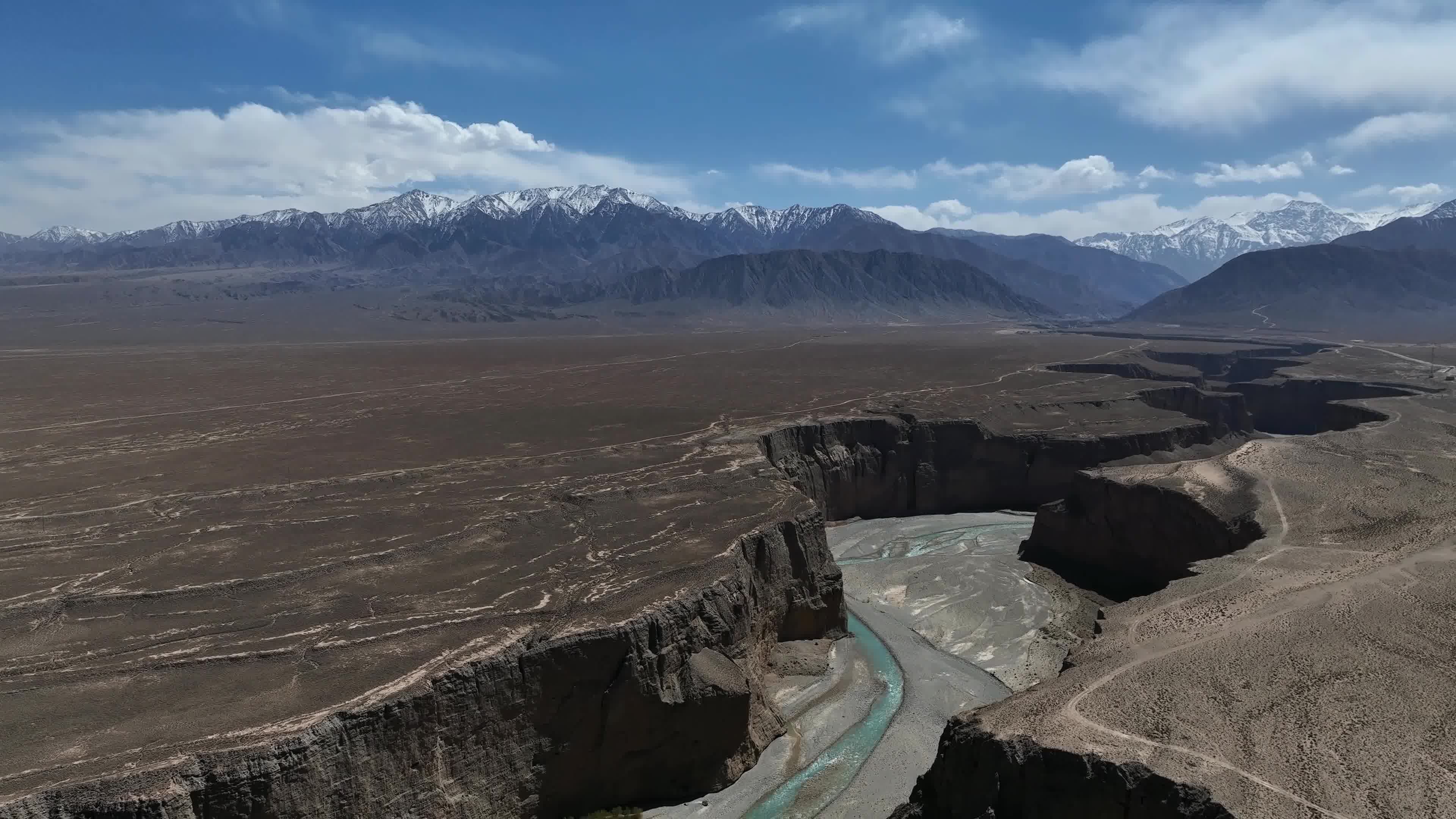 航拍甘肃嘉峪关讨赖河大峡谷29视频素材画面4