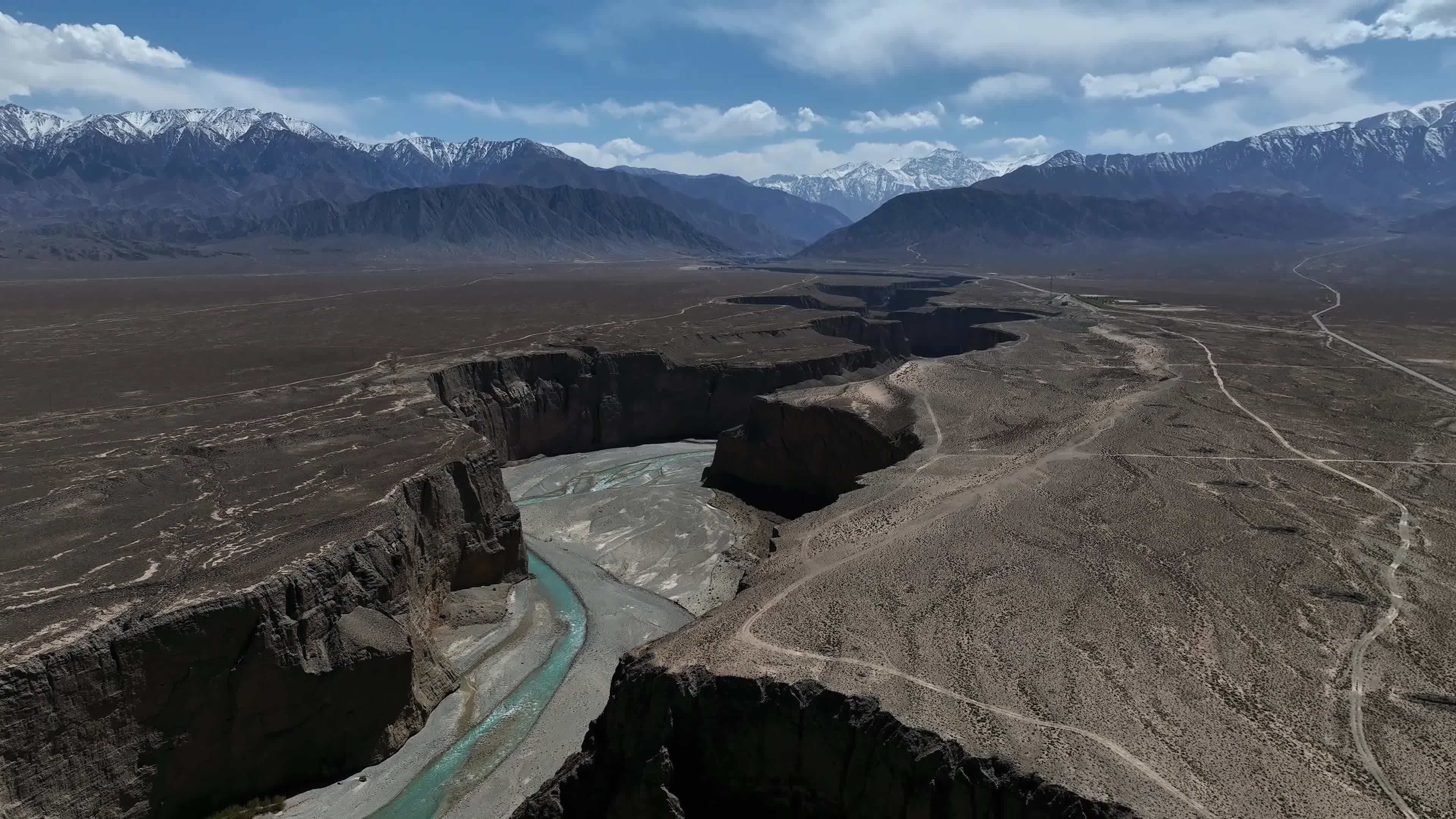 航拍甘肃嘉峪关讨赖河大峡谷30视频素材画面1