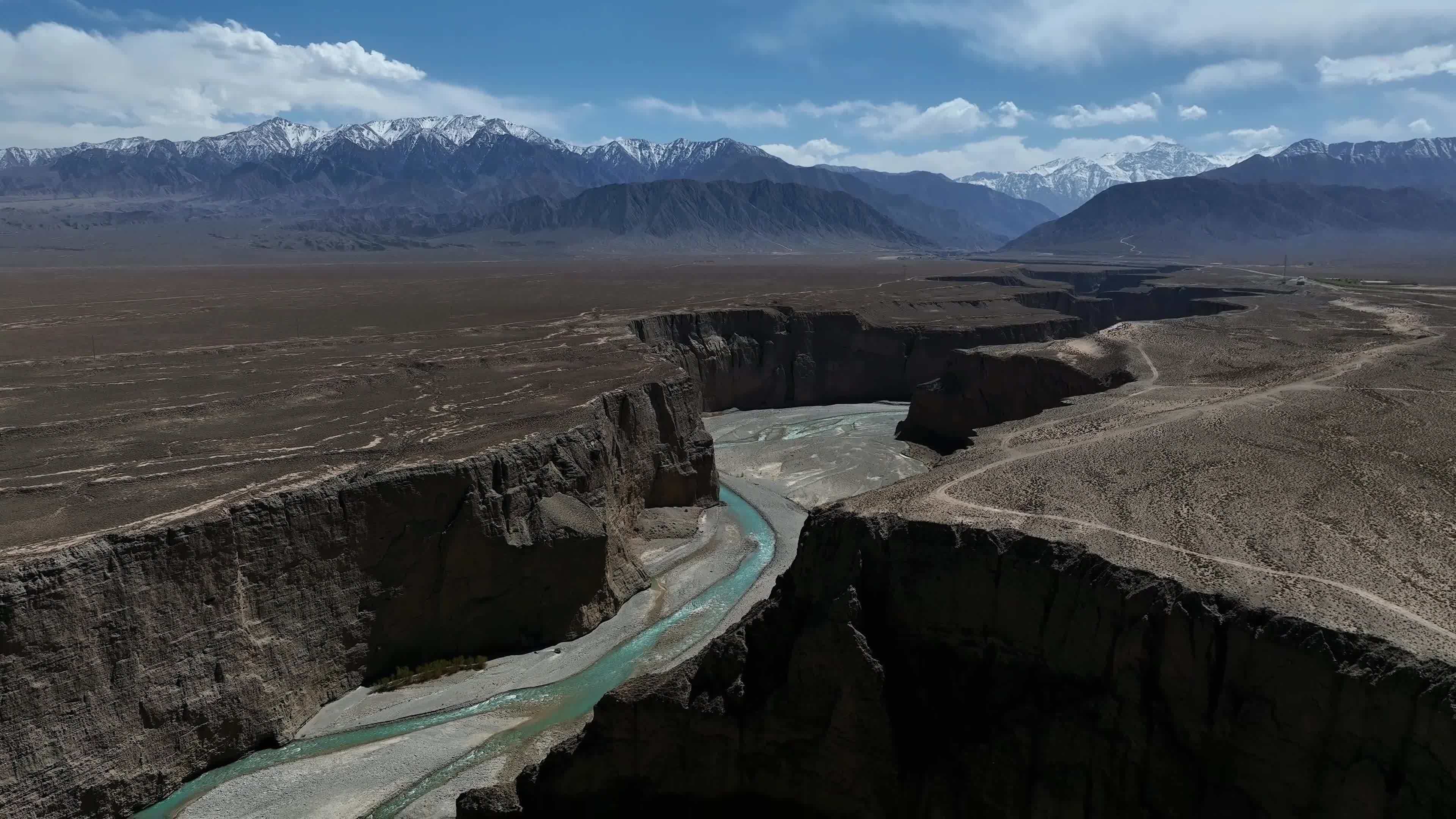 航拍甘肃嘉峪关讨赖河大峡谷31视频素材画面1