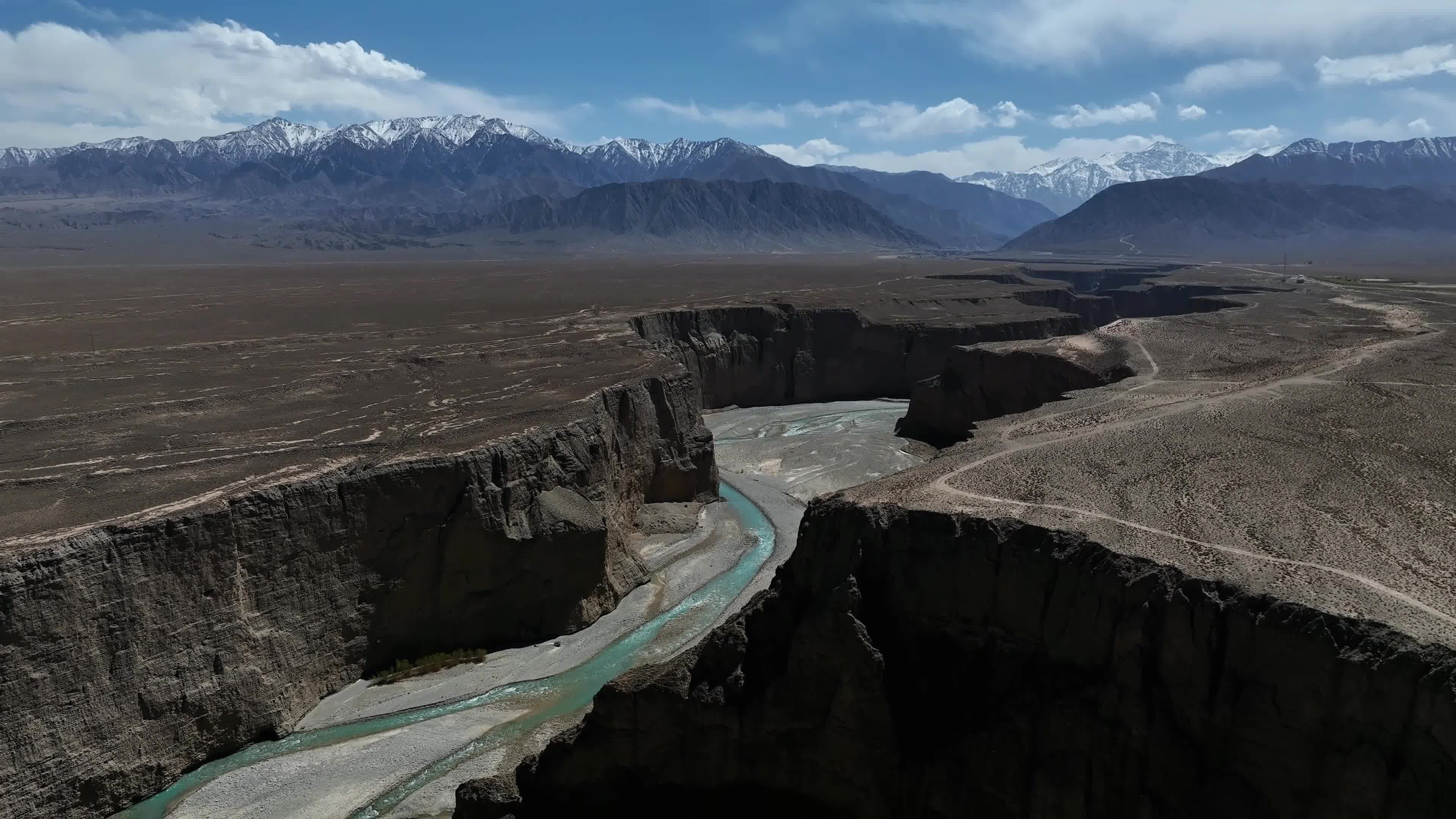 航拍甘肃嘉峪关讨赖河大峡谷31视频素材画面2