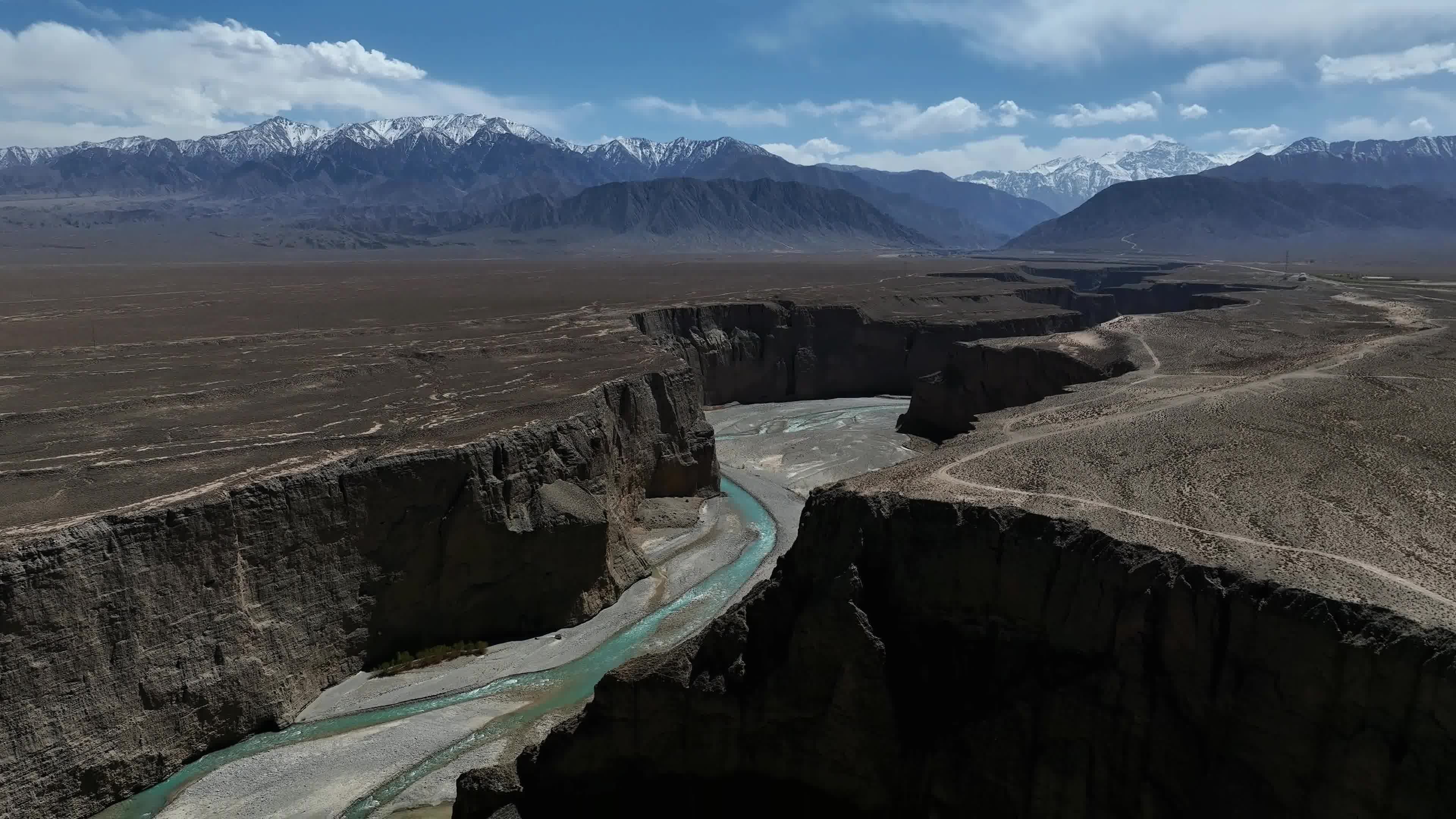 航拍甘肃嘉峪关讨赖河大峡谷31视频素材画面3