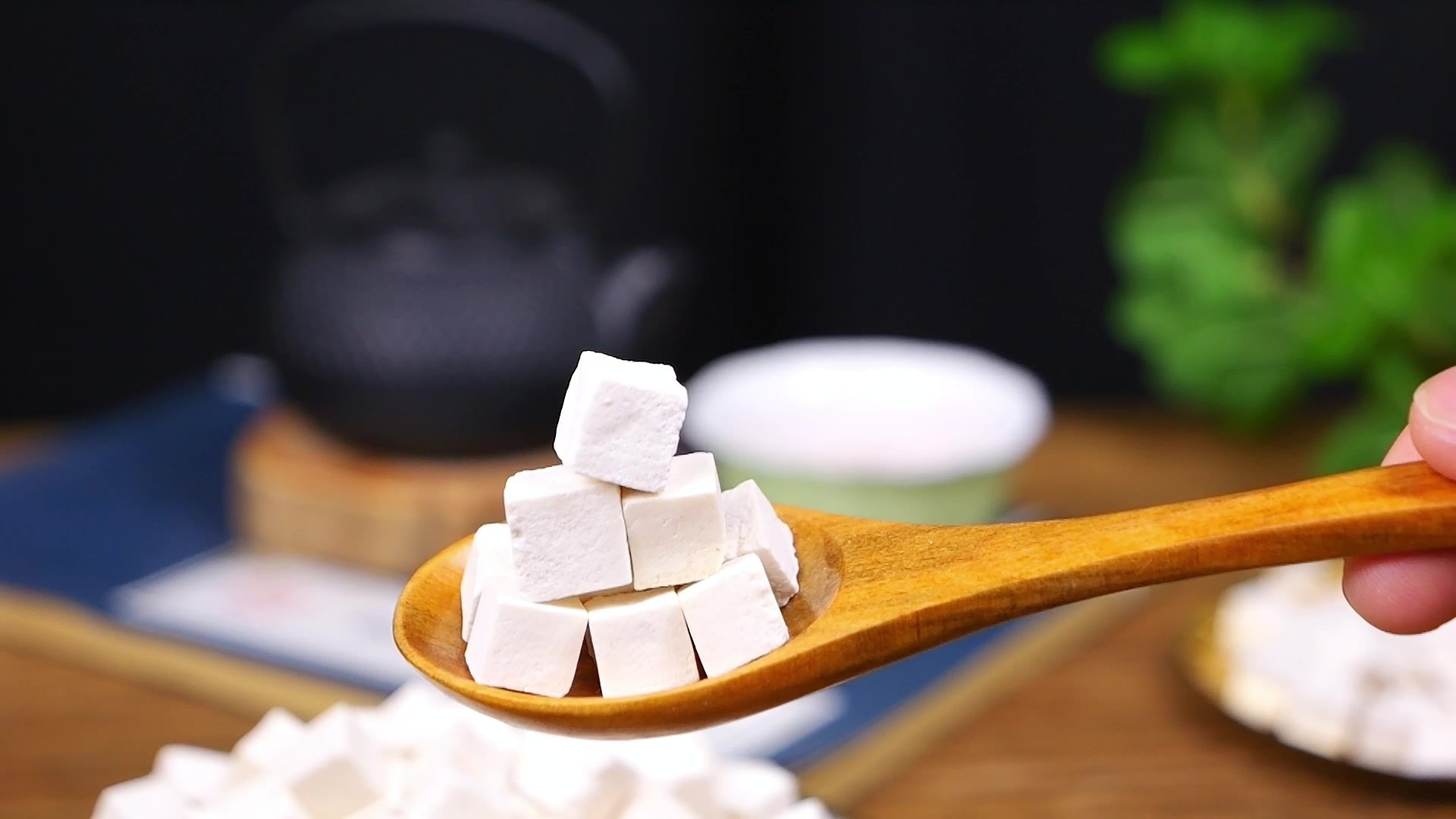 茯苓视频 中药材 云南白茯苓视频素材画面2