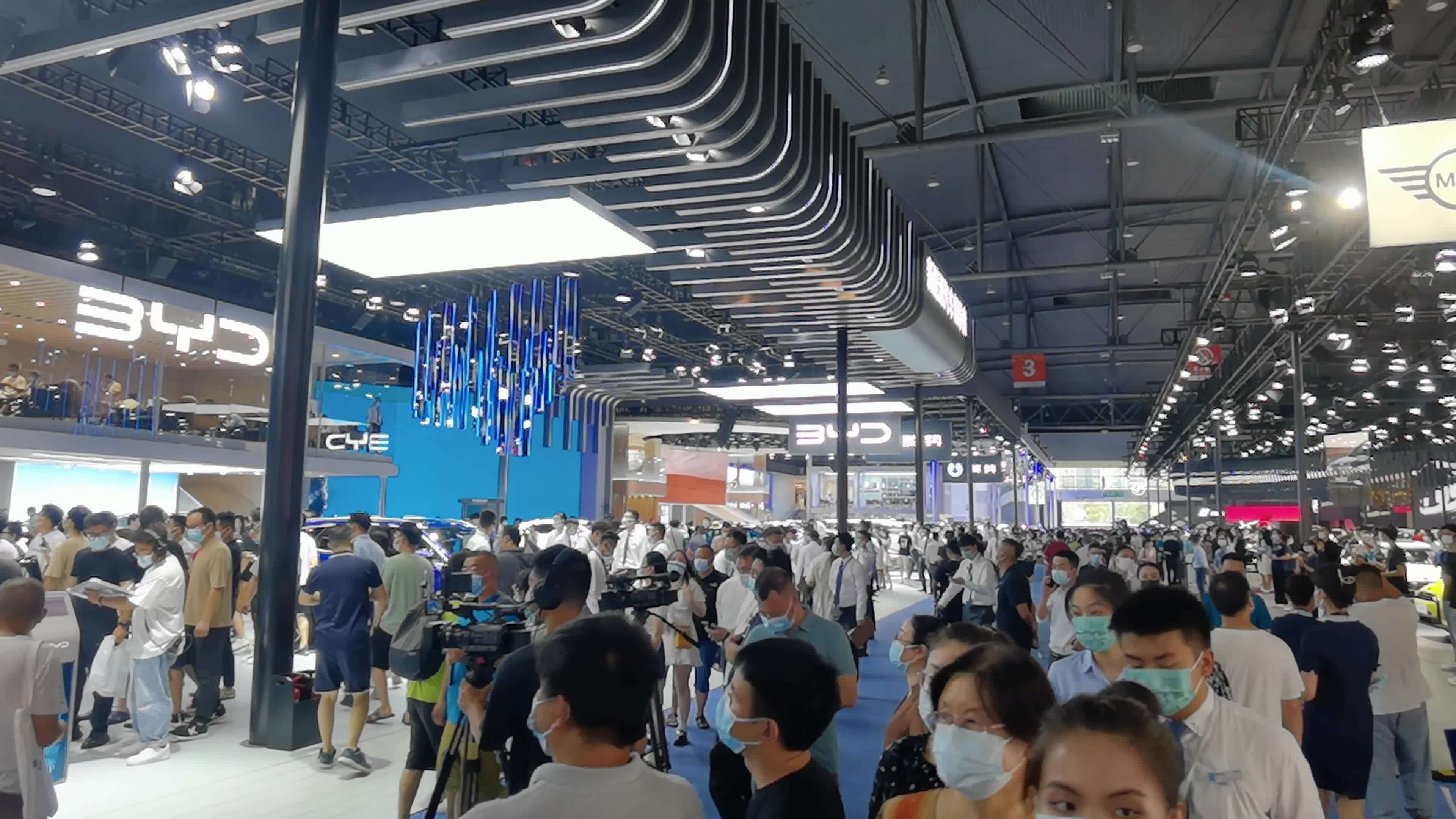 第二十五届成都国际汽车展览会纪实视频素材画面2