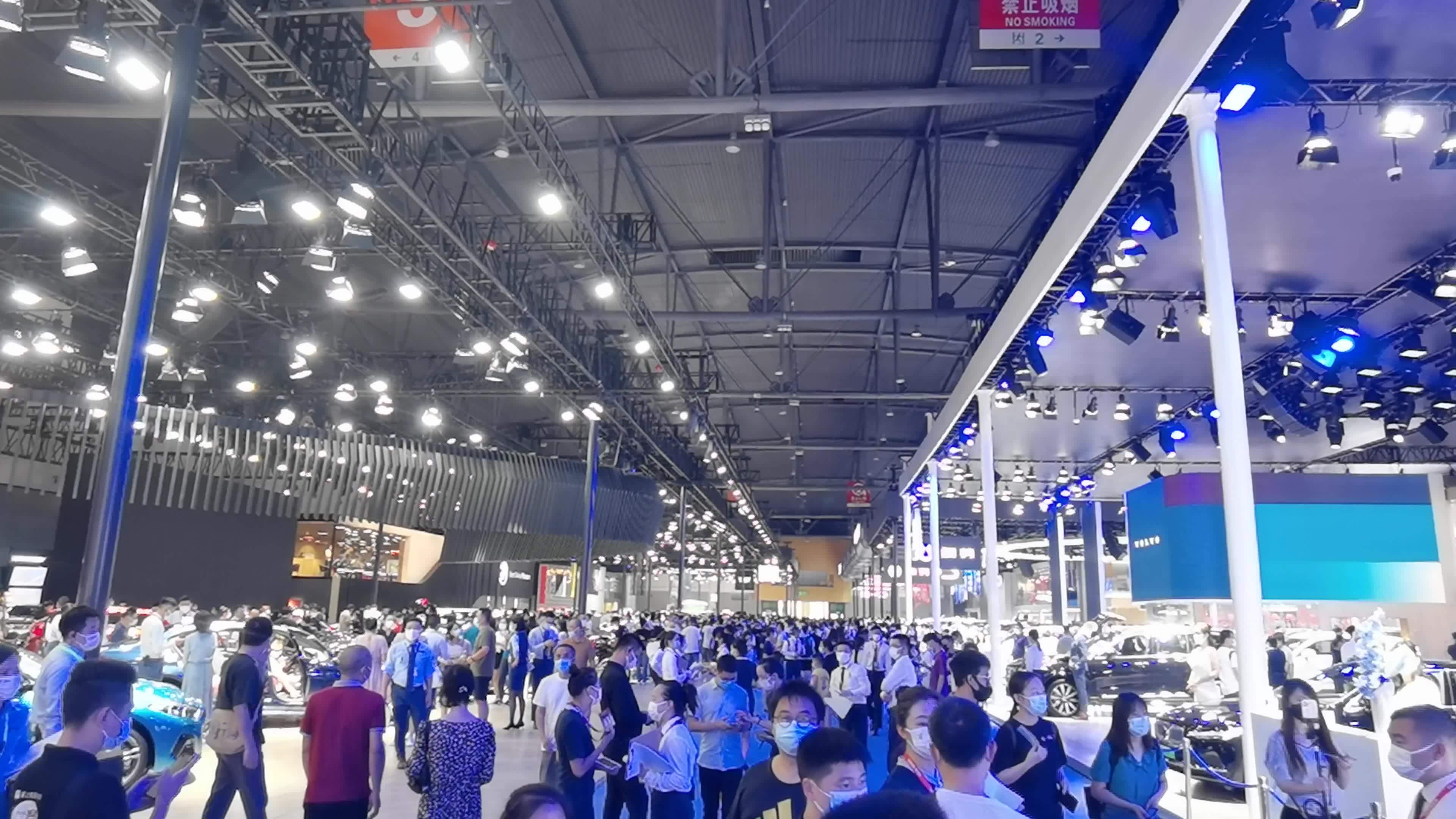 第二十五届成都国际汽车展览会纪实视频素材画面1