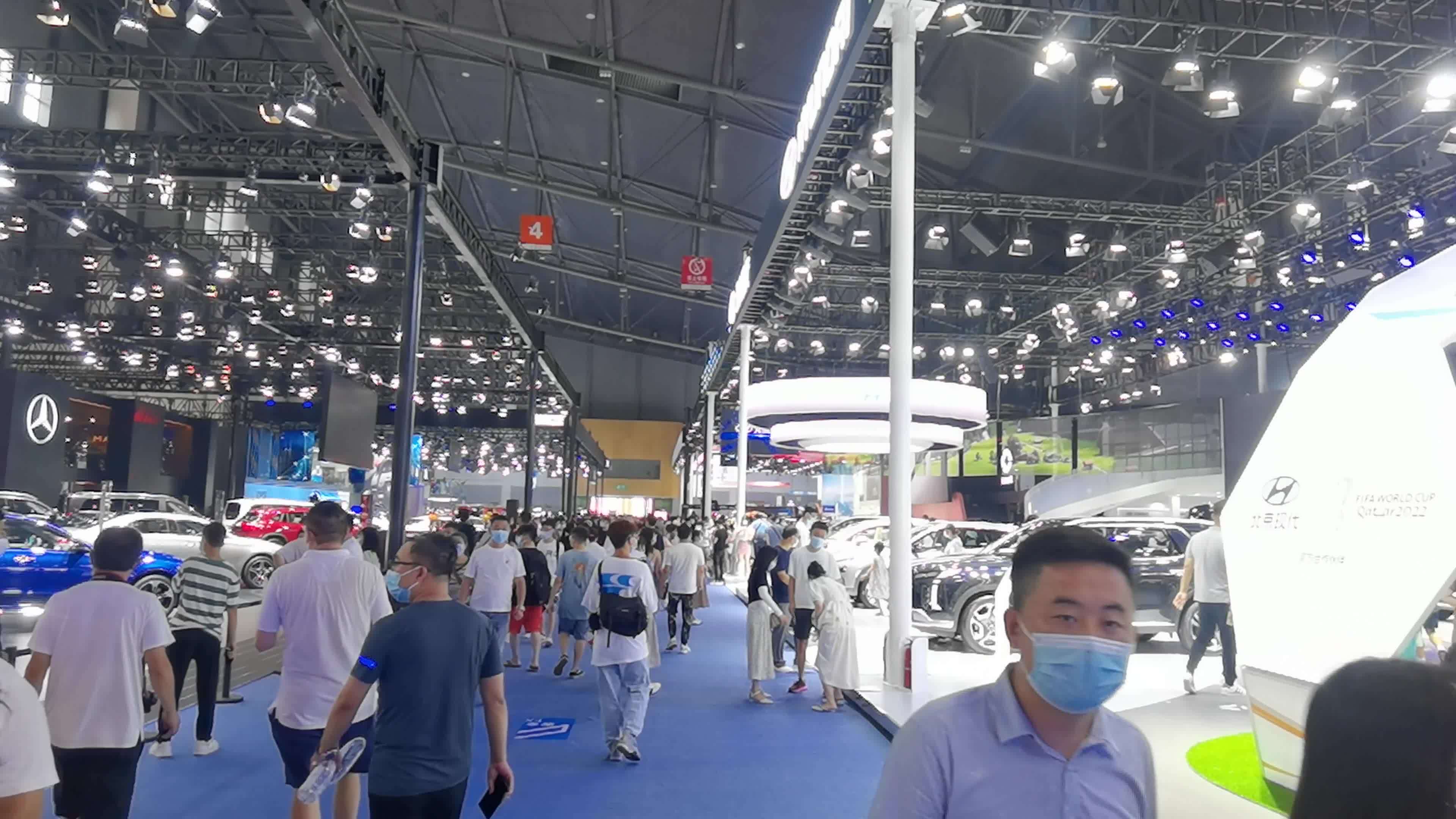 第二十五届成都国际汽车展览会纪实视频素材画面3