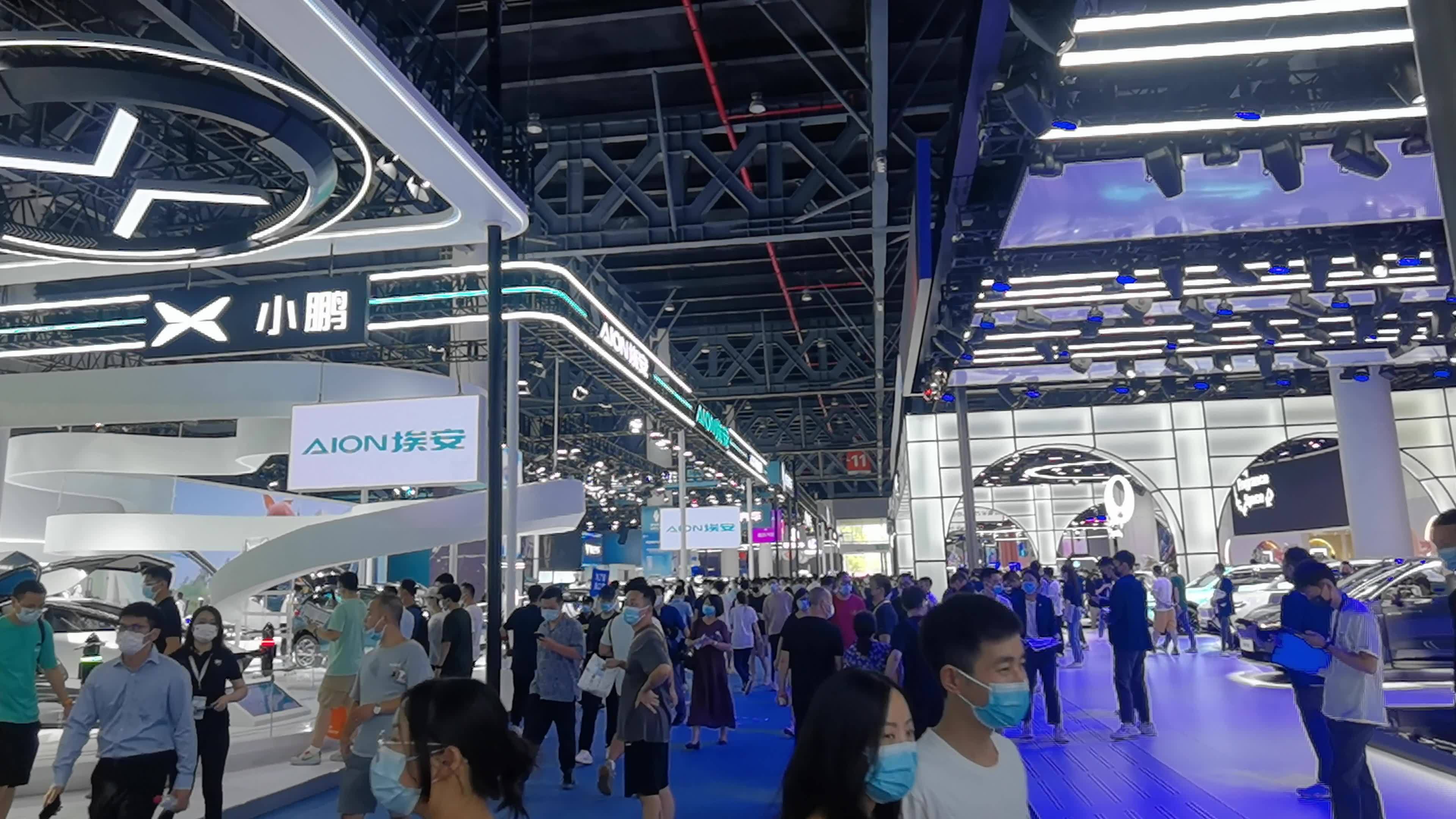 第二十五届成都国际汽车展览会纪实视频素材画面2