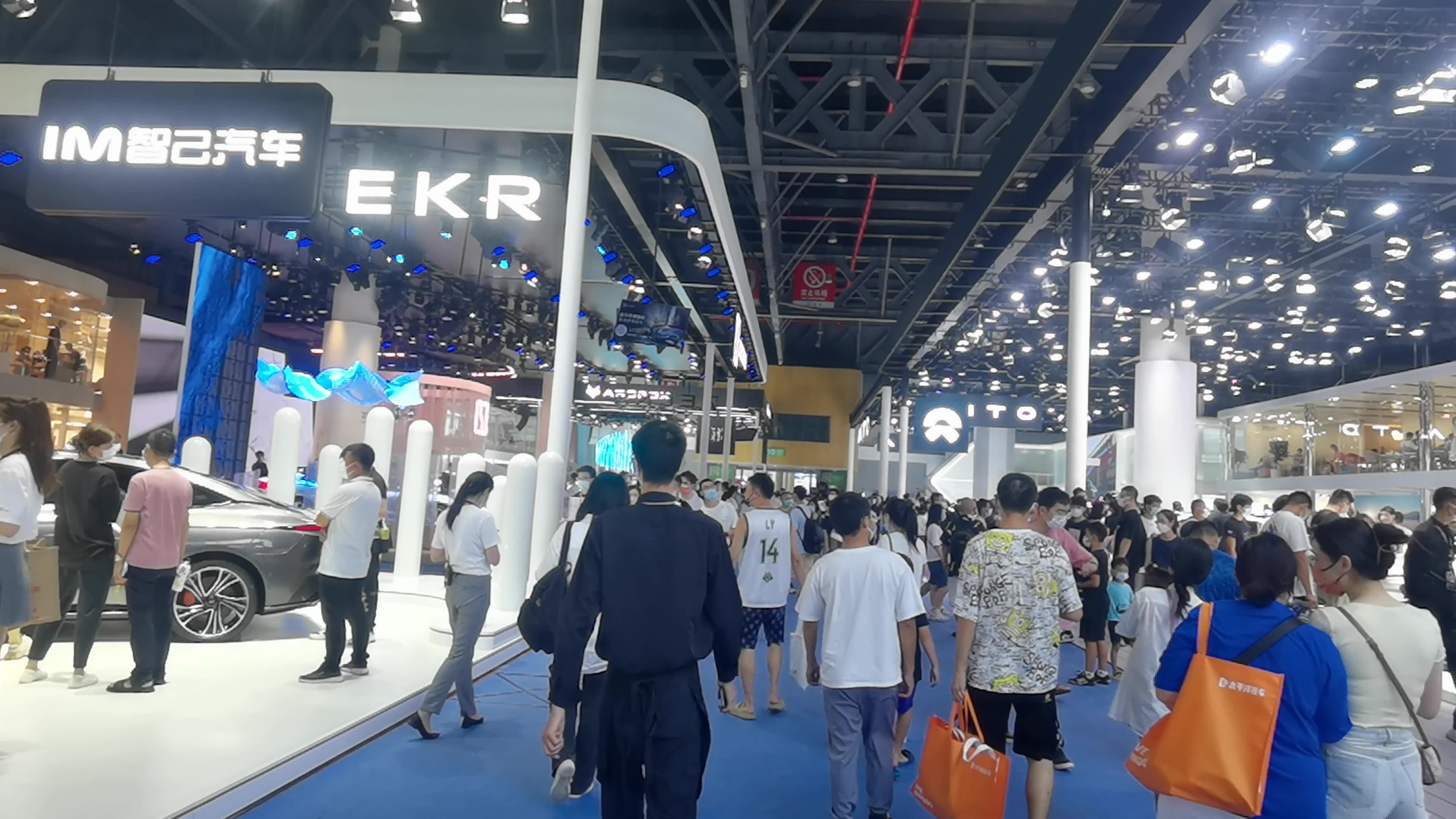 第二十五届成都国际汽车展览会视频素材画面4