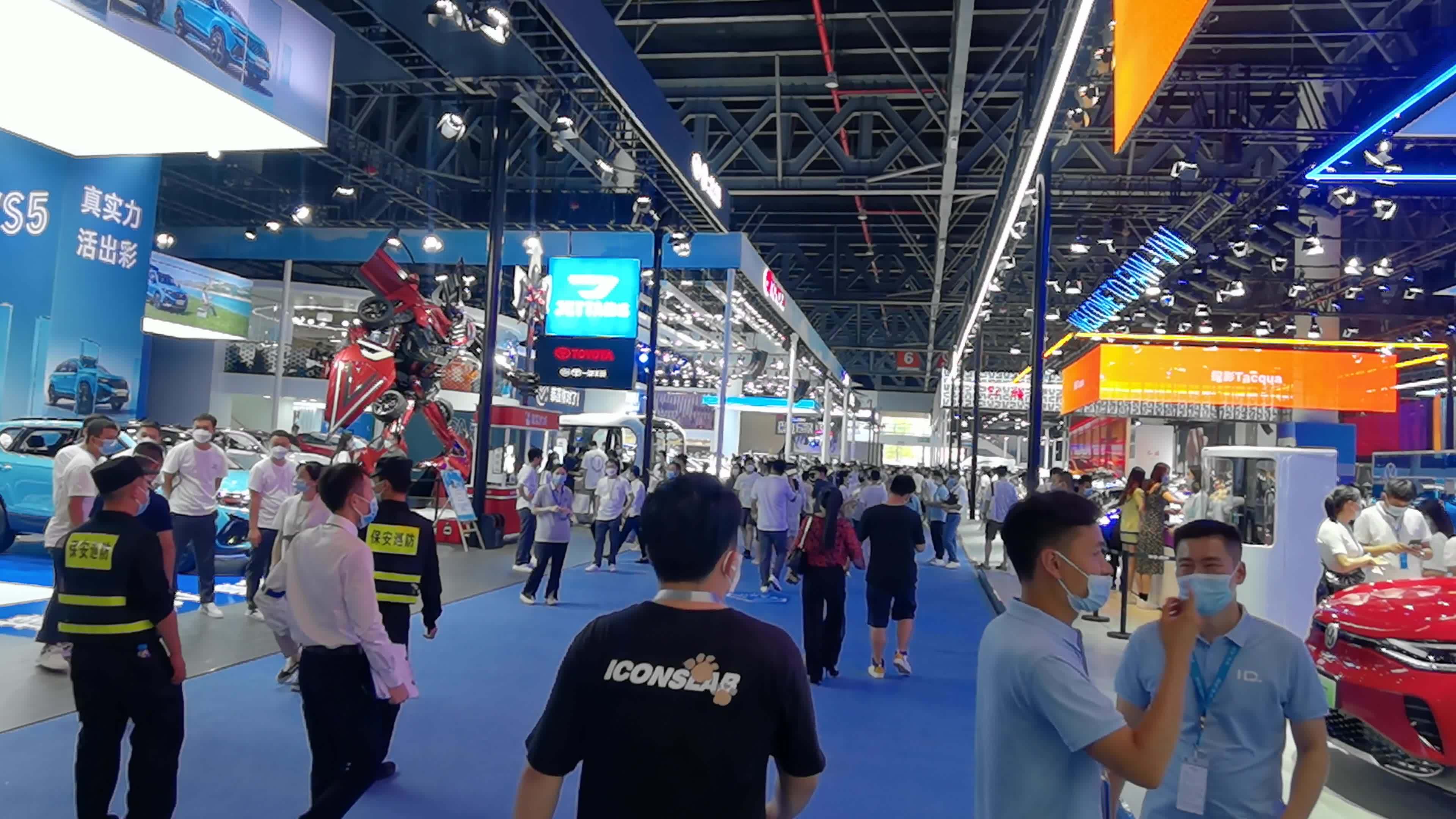 第二十五届成都国际汽车展览会视频素材画面1