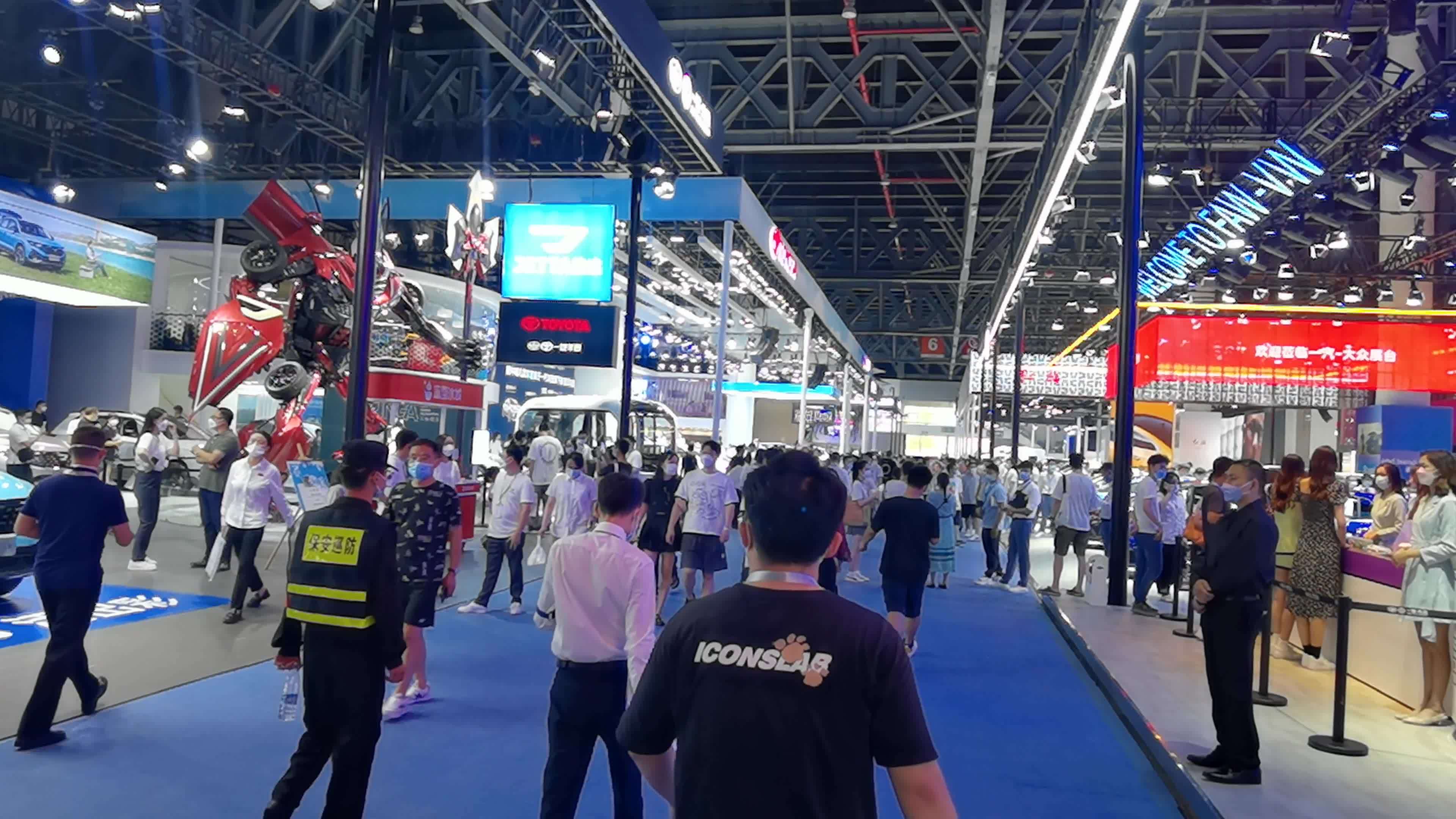 第二十五届成都国际汽车展览会视频素材画面4