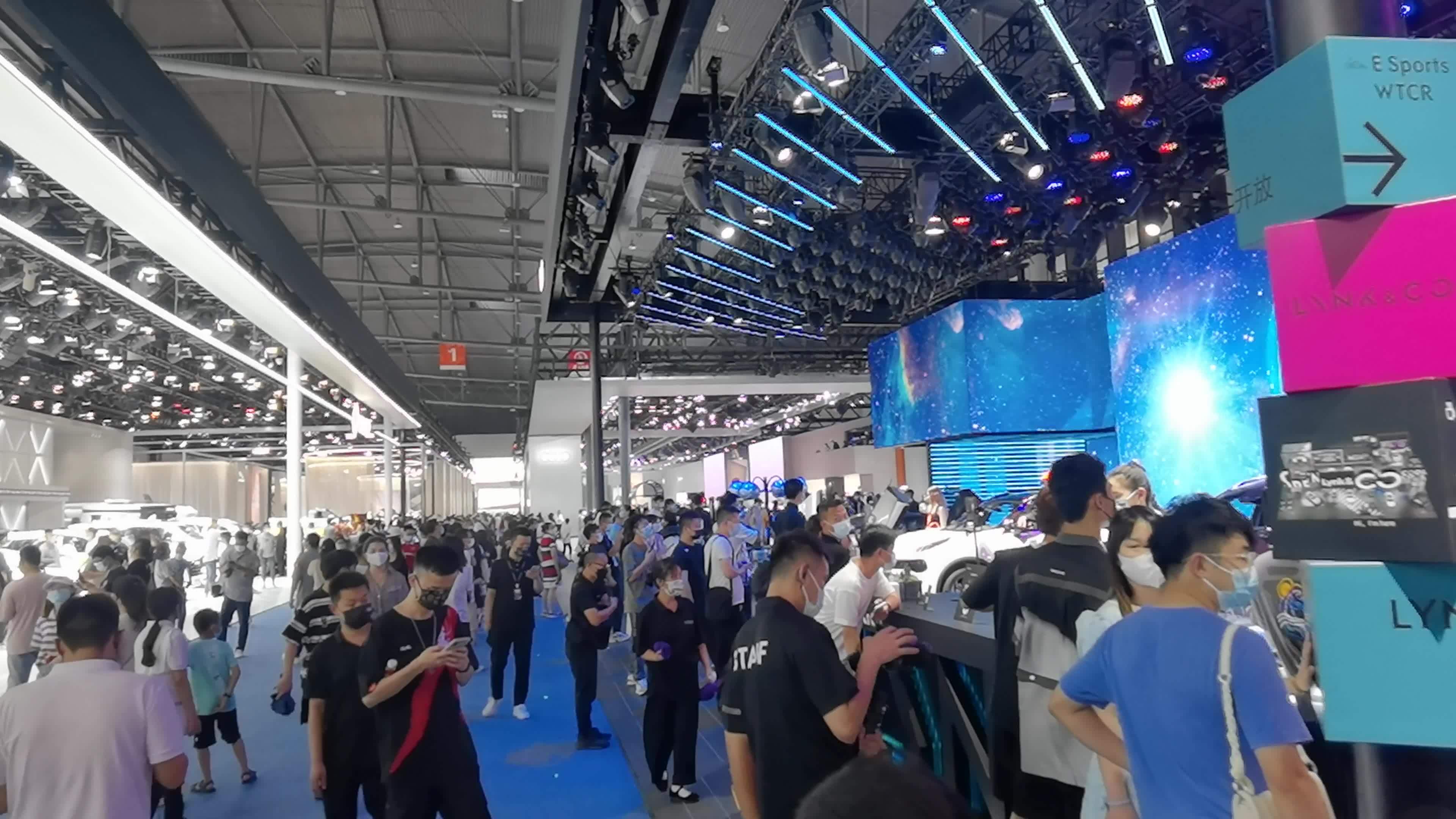 第二十五届成都国际汽车展览会视频素材画面1