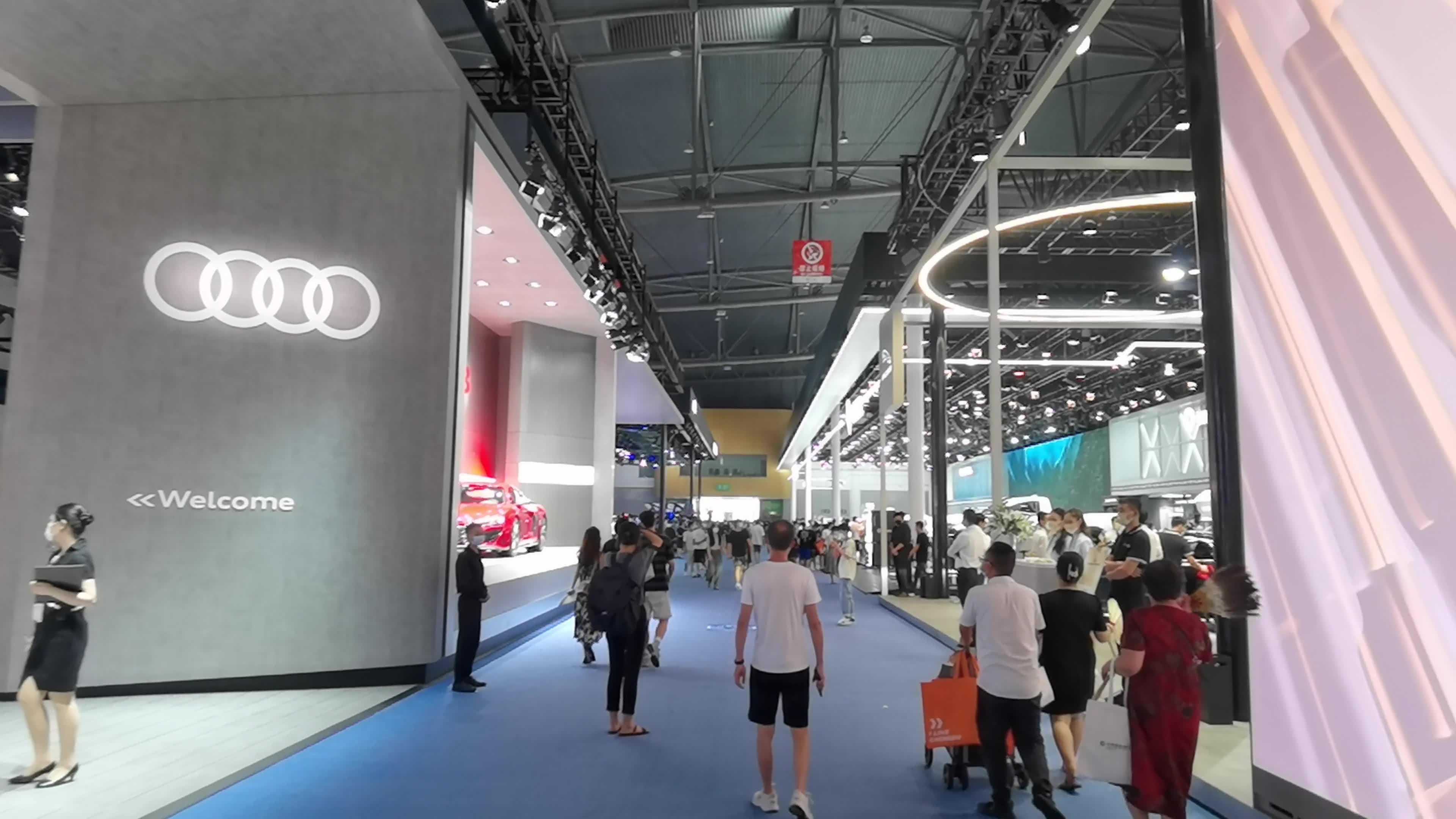 第二十五届成都国际汽车展览会视频素材画面3