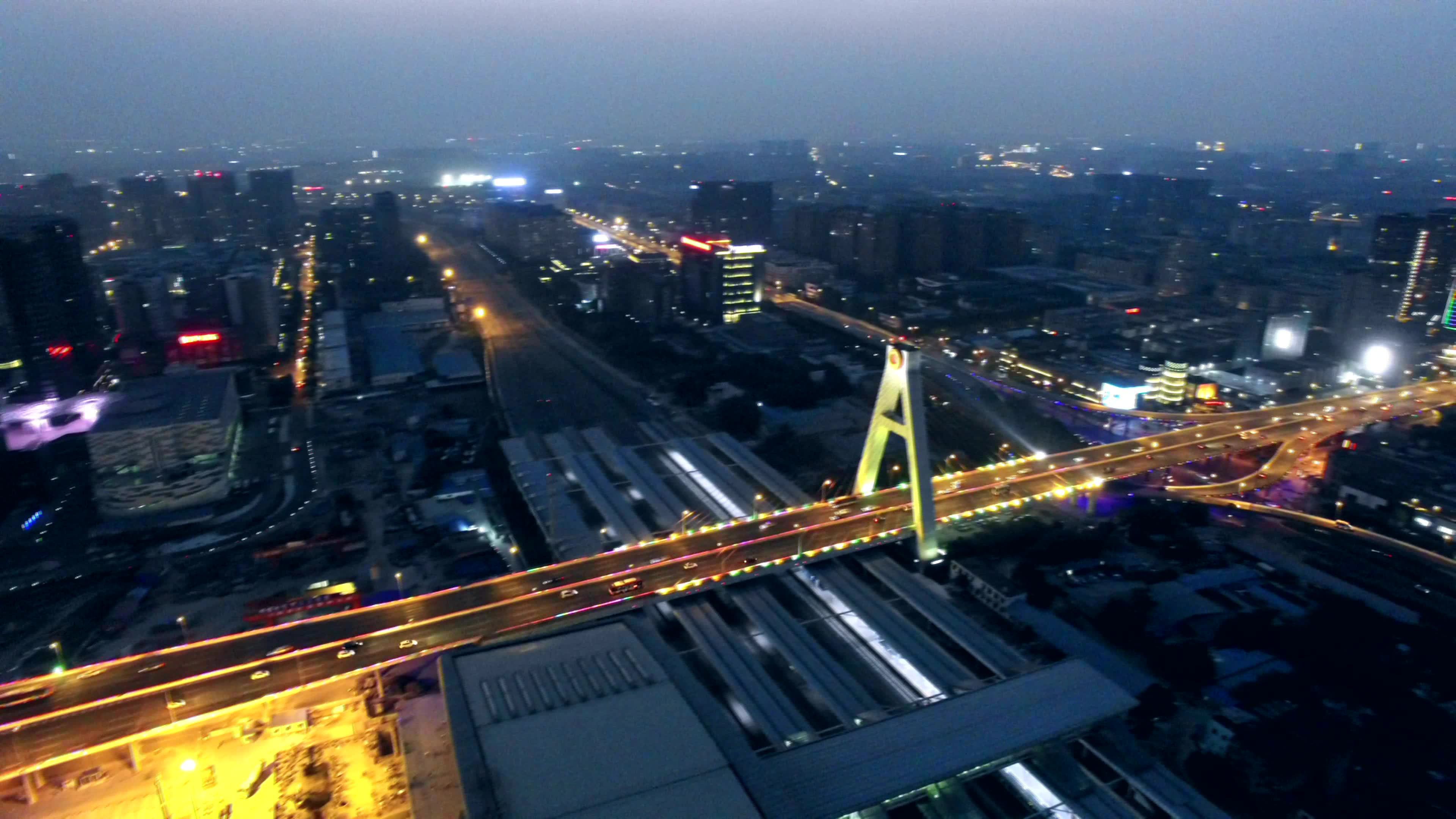 成都市火车南站凯德广场夜景航拍视频素材画面2