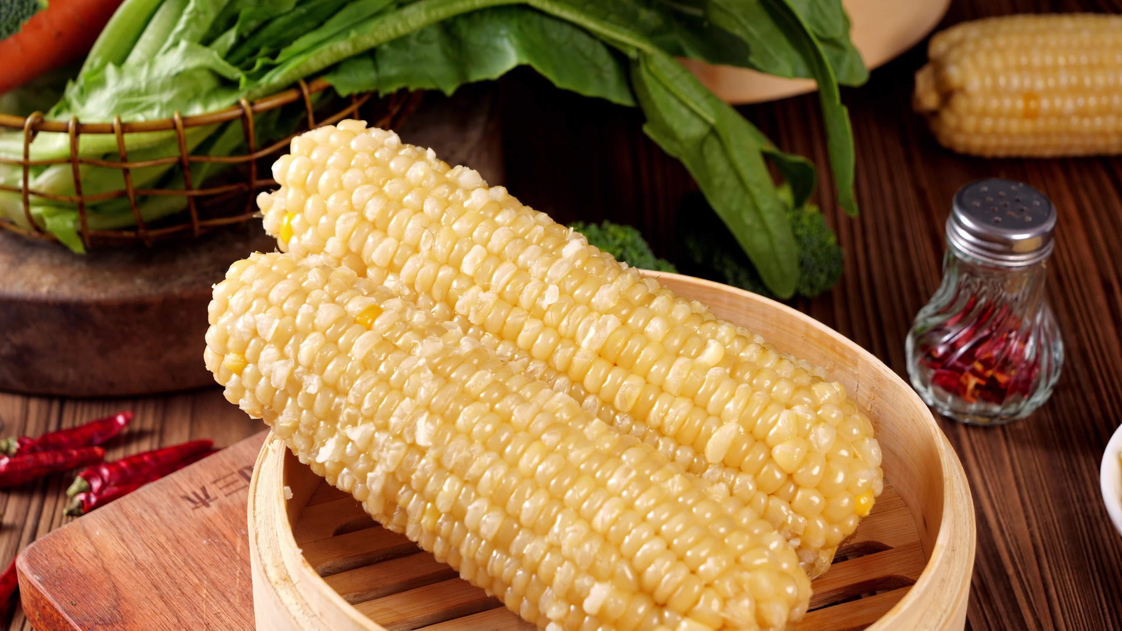 糯玉米 甜糯玉米 白糯玉米 蒸玉米视频素材画面1