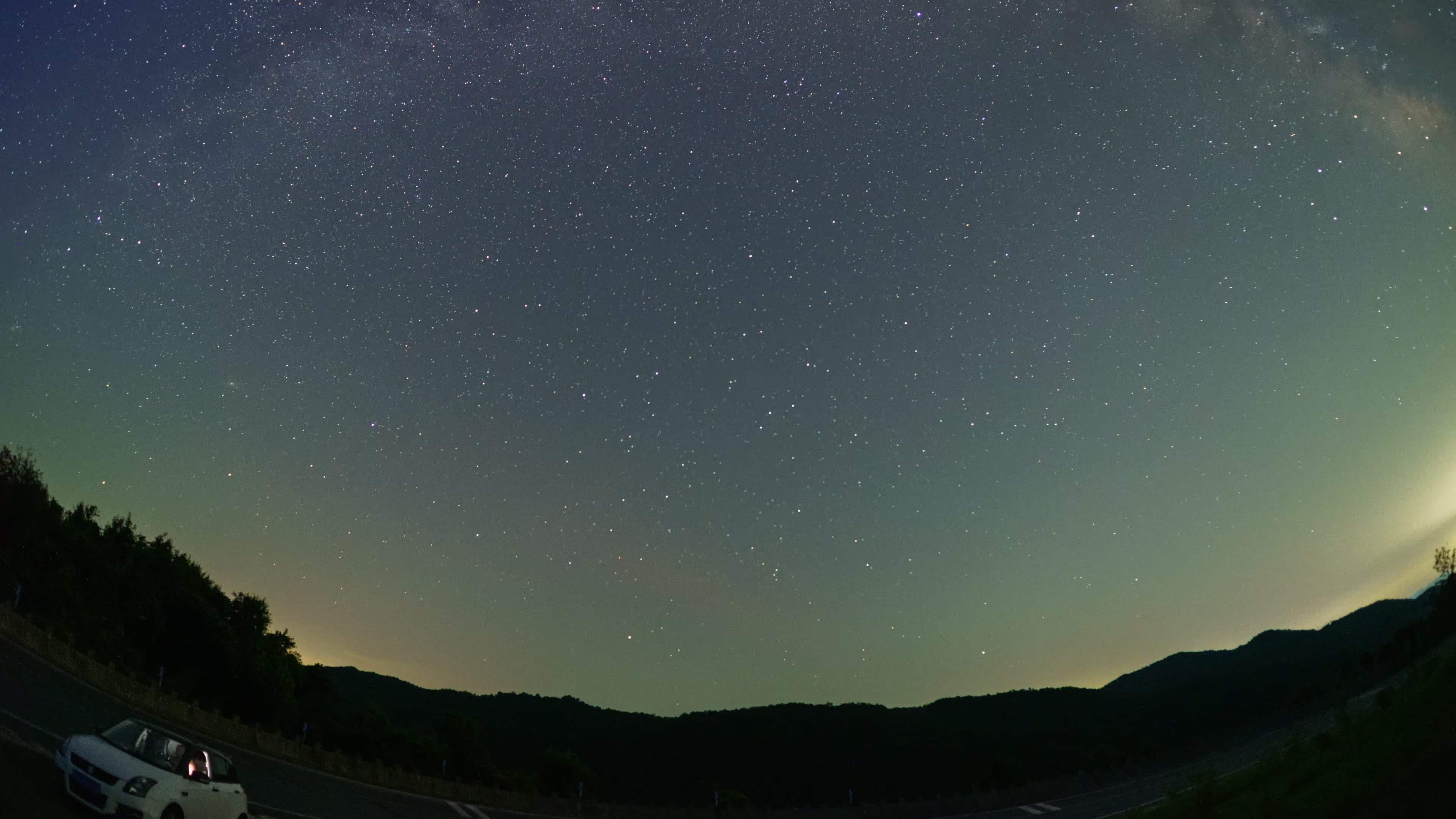 湖北天台山路边汽车星空延时视频素材画面1