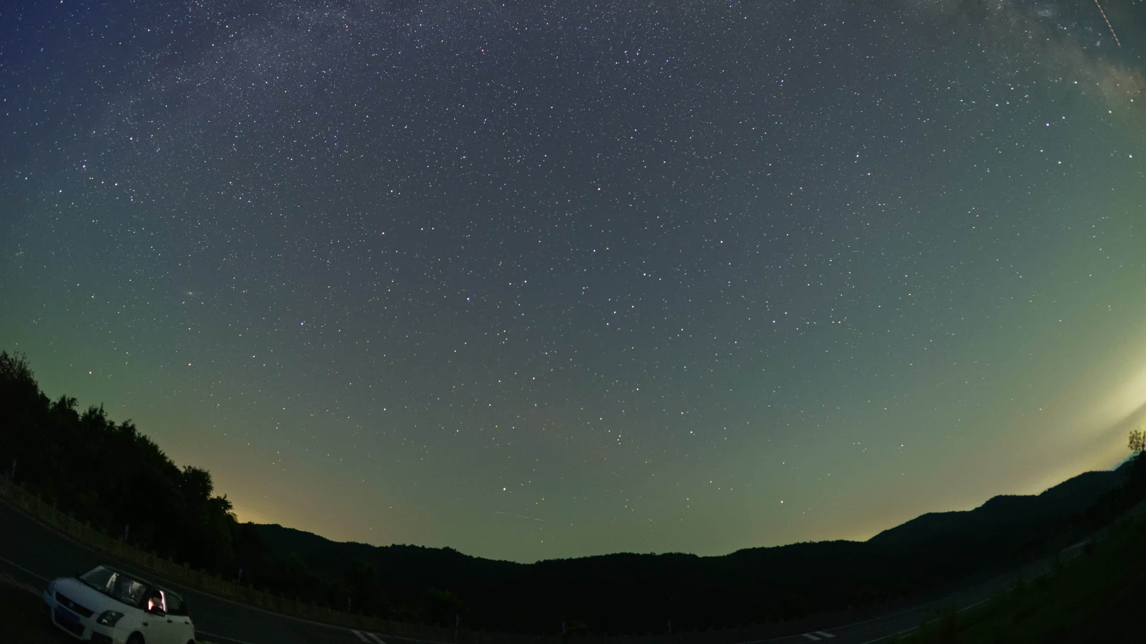 湖北天台山路边汽车星空延时视频素材画面3