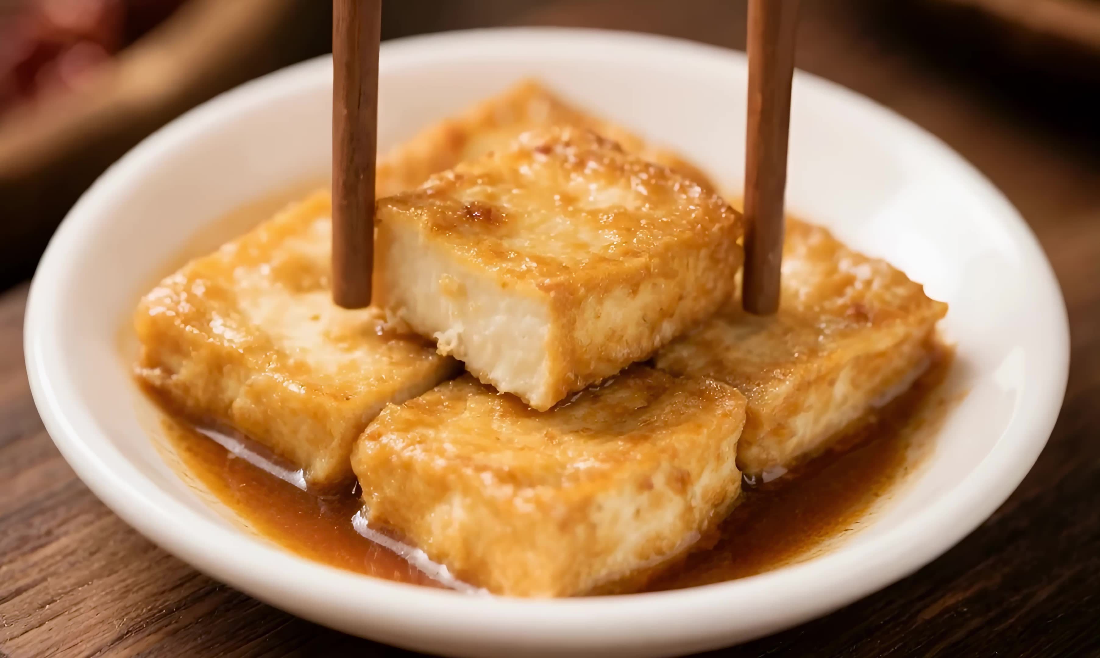 手拿长毛豆腐特写38视频素材画面1