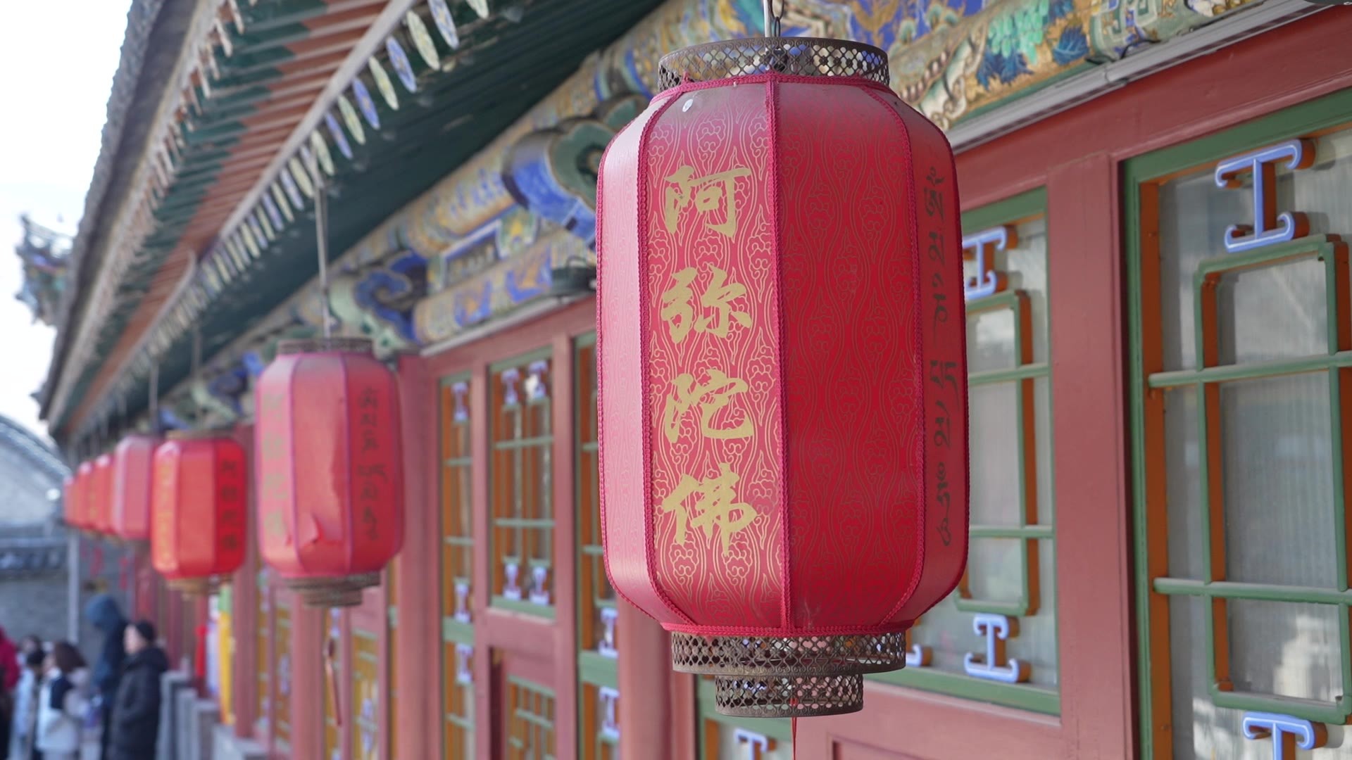 寺院红色灯笼群实拍视频素材画面2