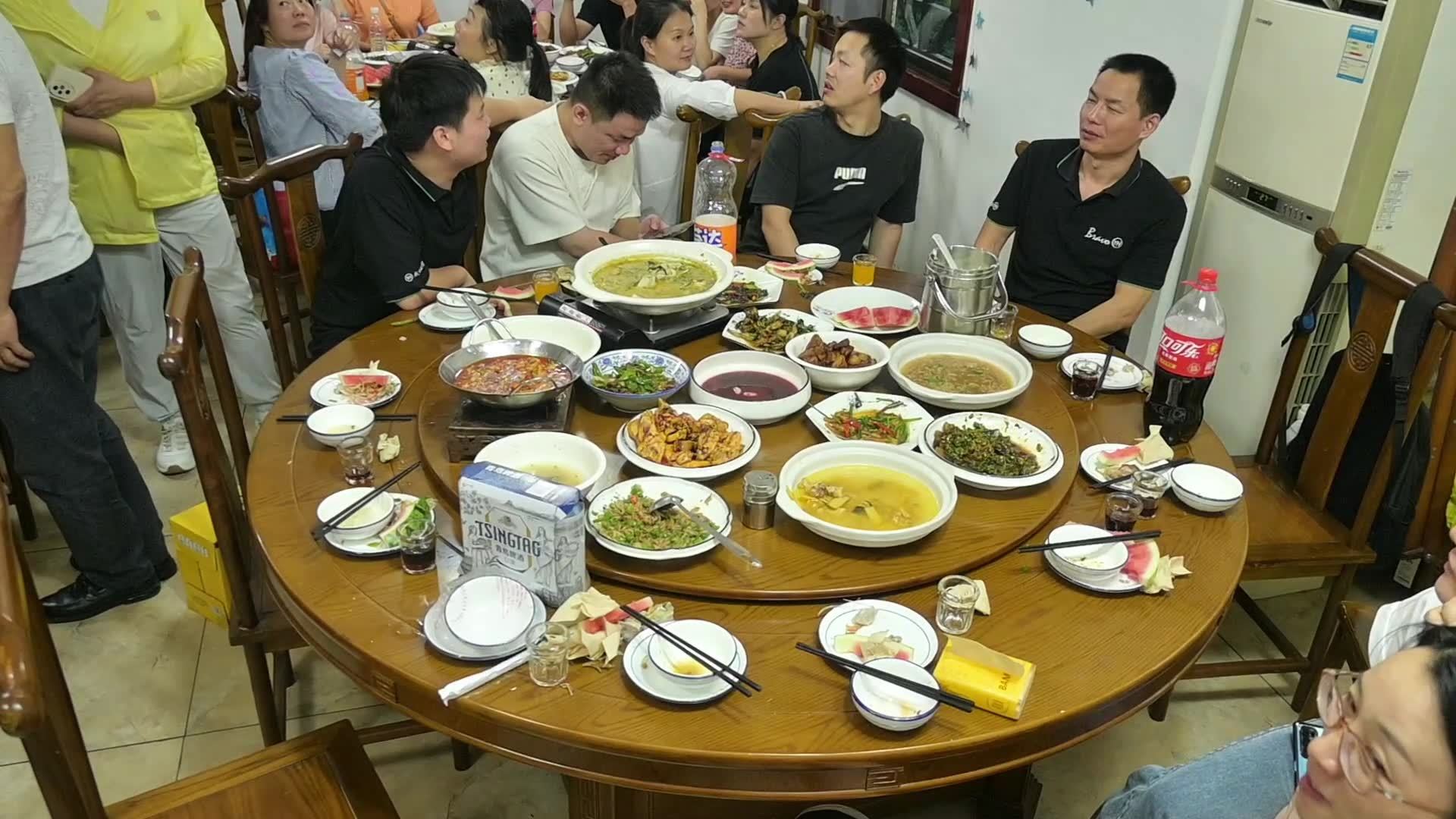 丰盛的团圆饭视频素材画面4