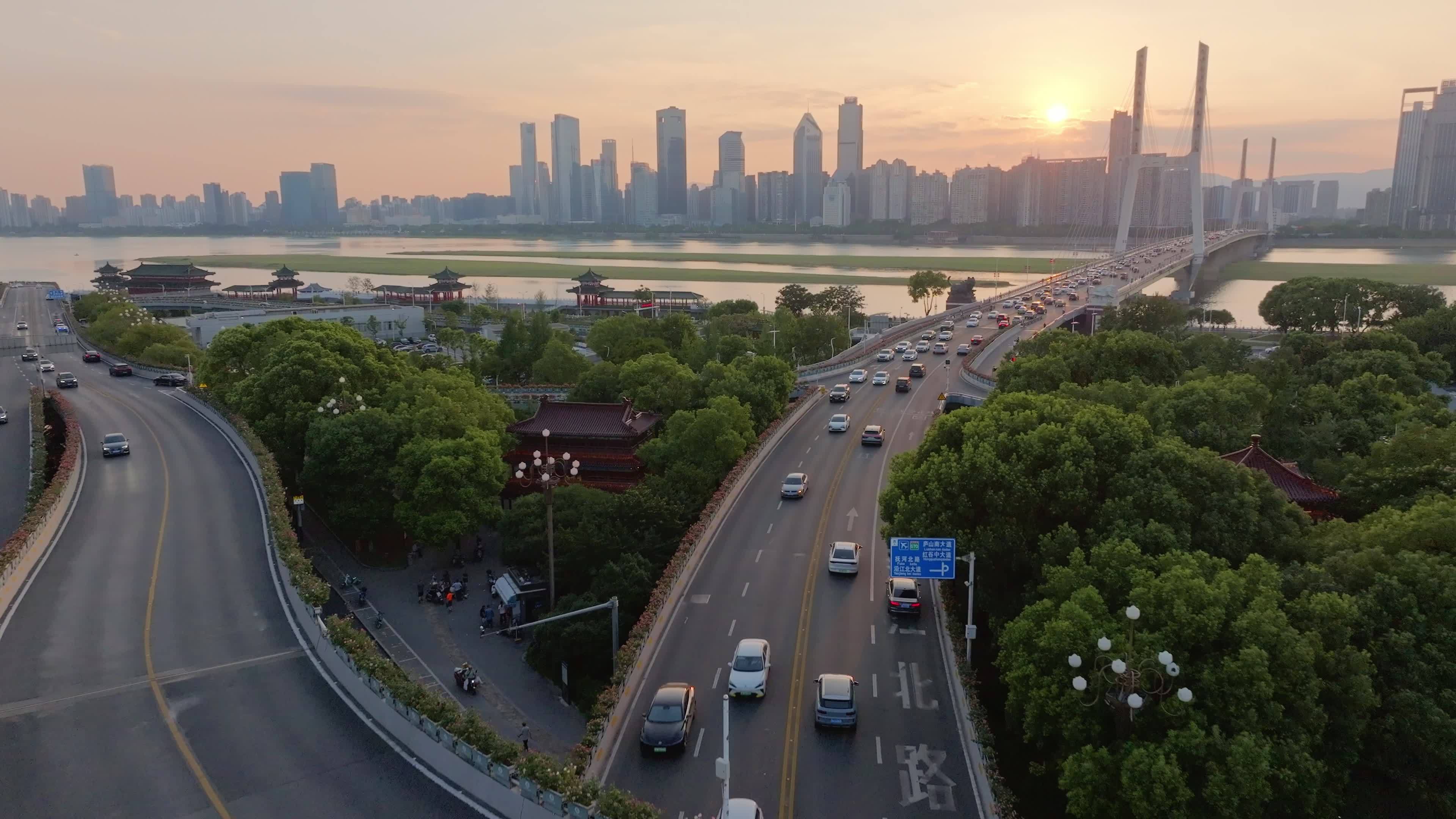 南昌八一大桥视频素材画面1