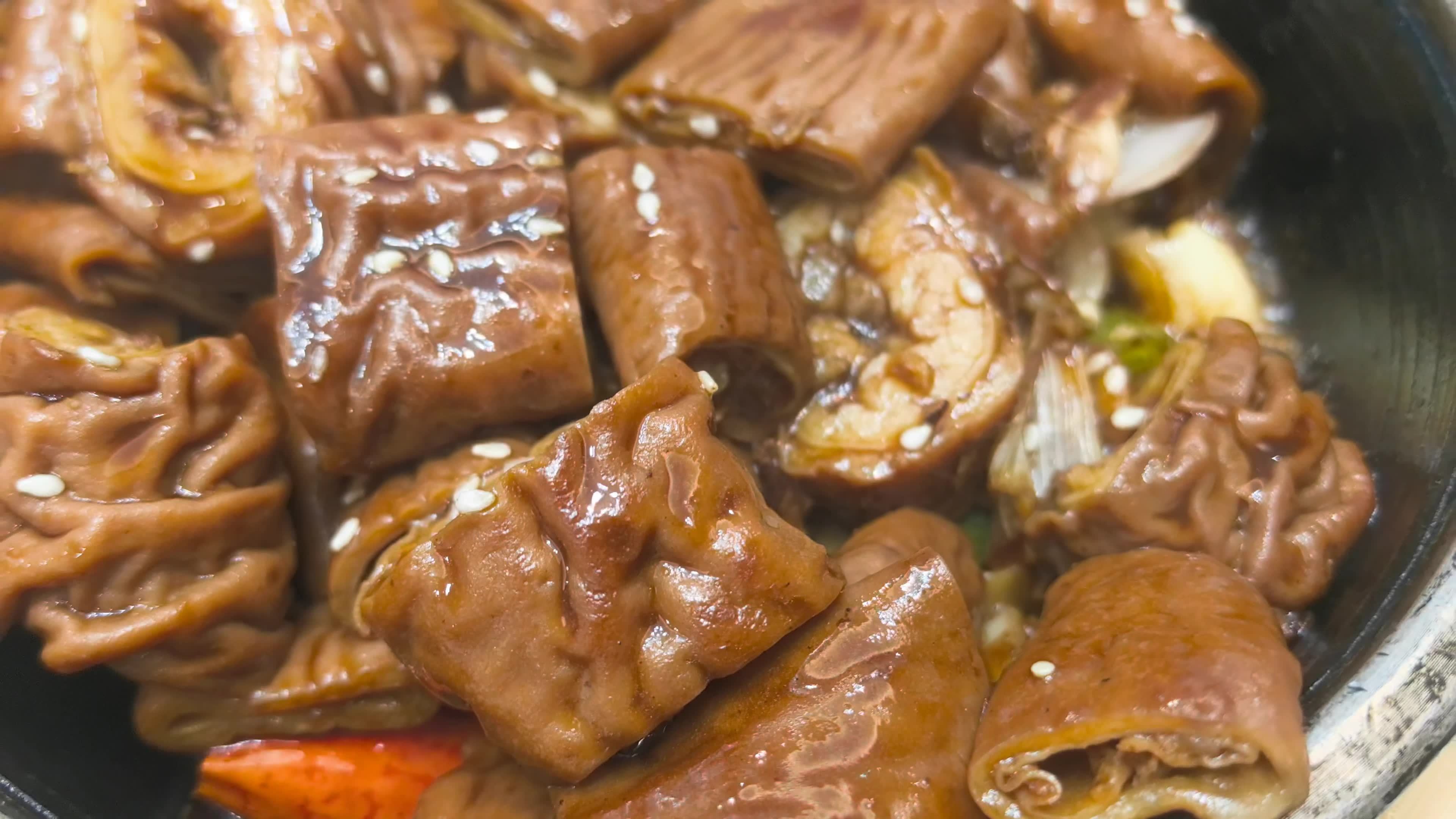 美味卤煮诱人食欲视频素材画面1