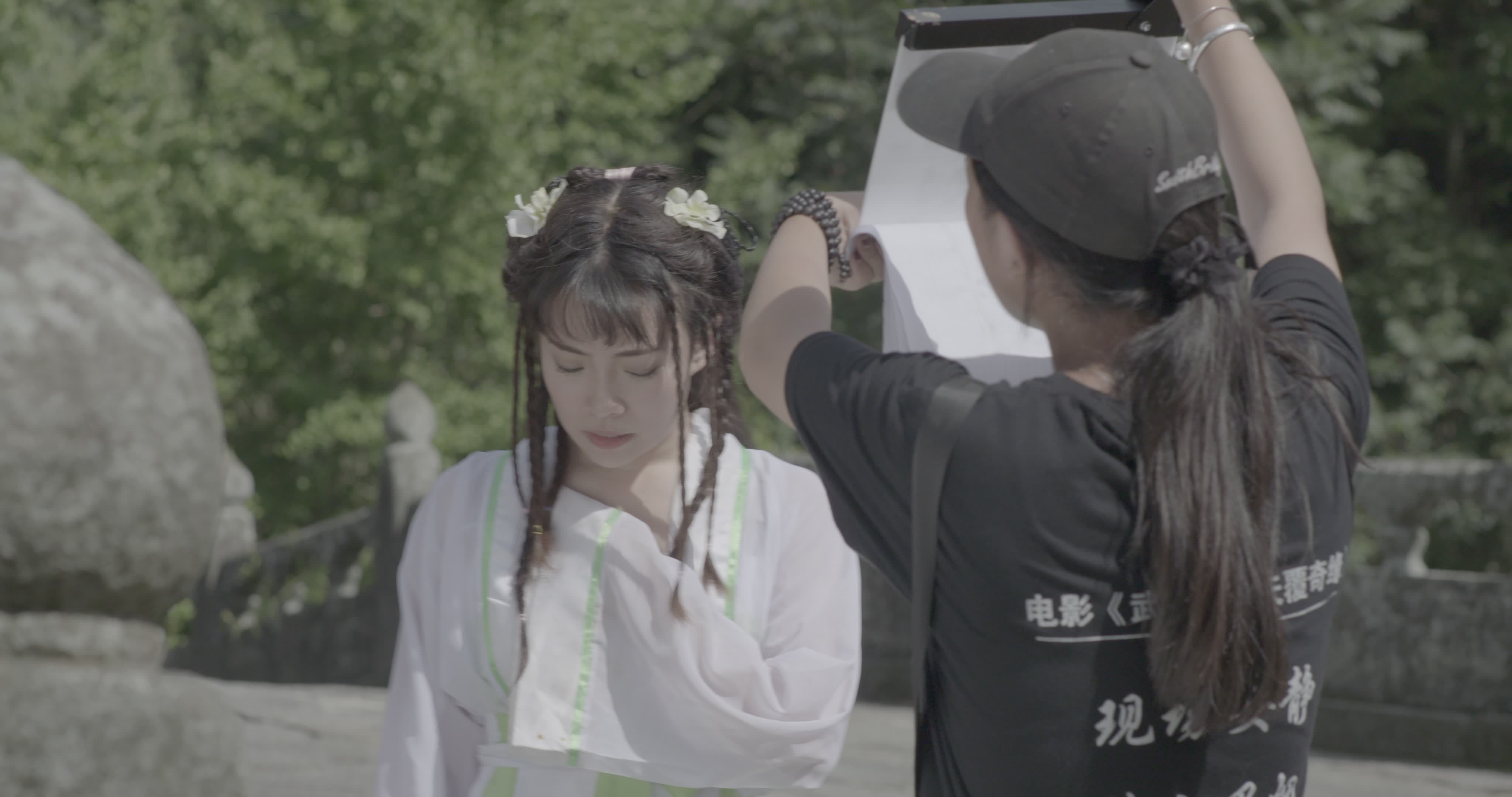古装男女户外对手戏视频素材画面1