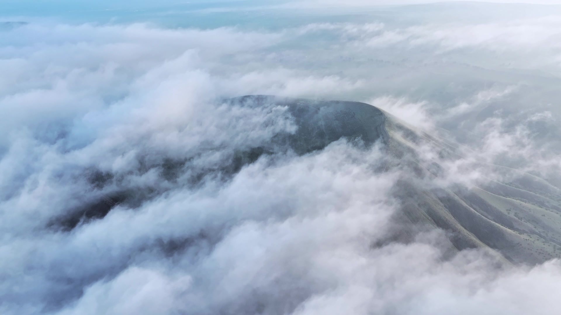 山西大同火山群狼窝山云海壮丽景观视频素材画面1