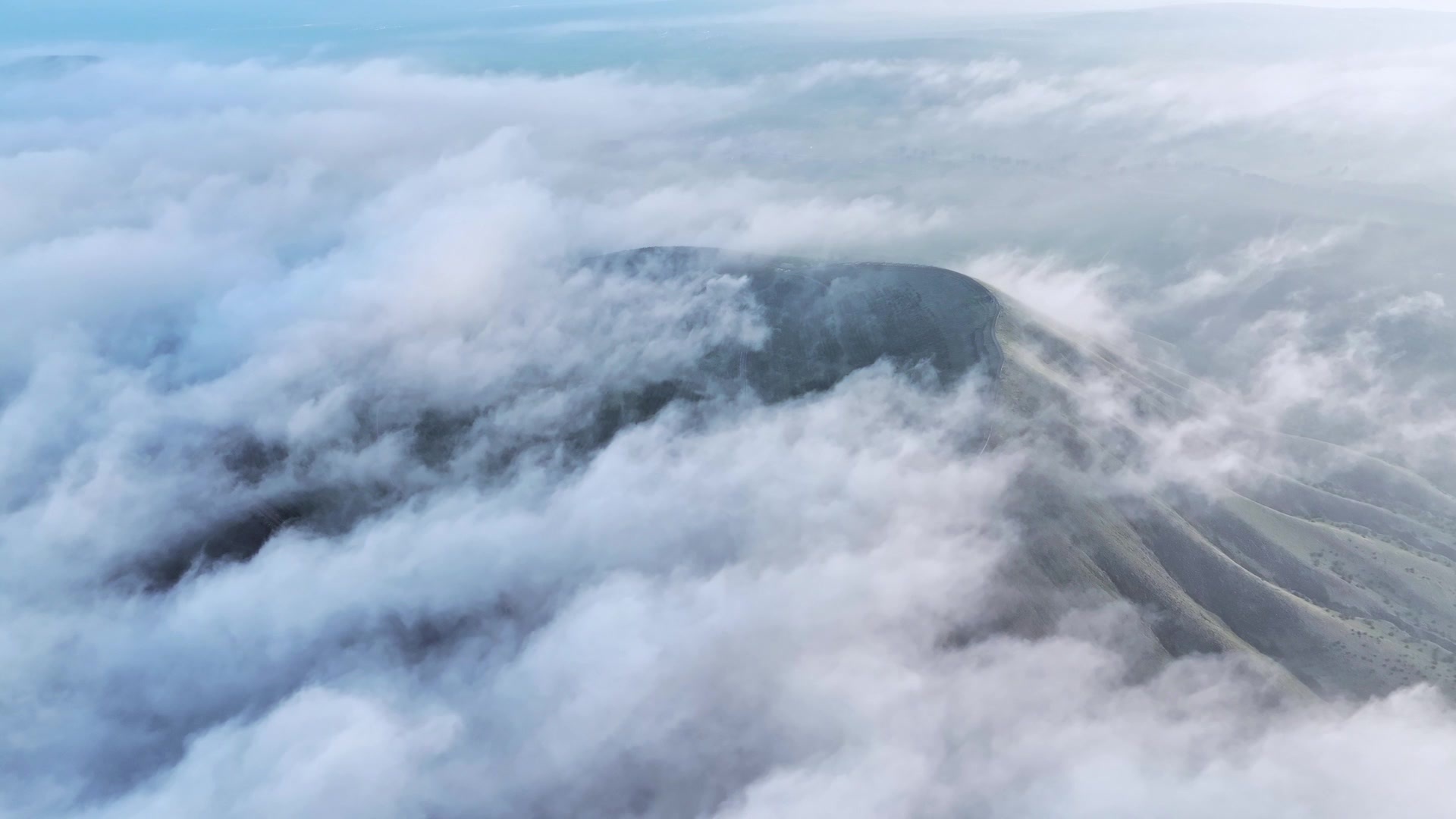 山西大同火山群狼窝山云海壮丽景观视频素材画面2